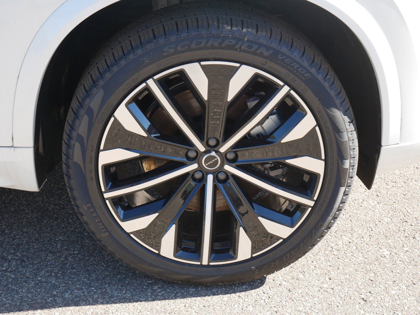 2025 Volvo XC90 T8 Core photo 3