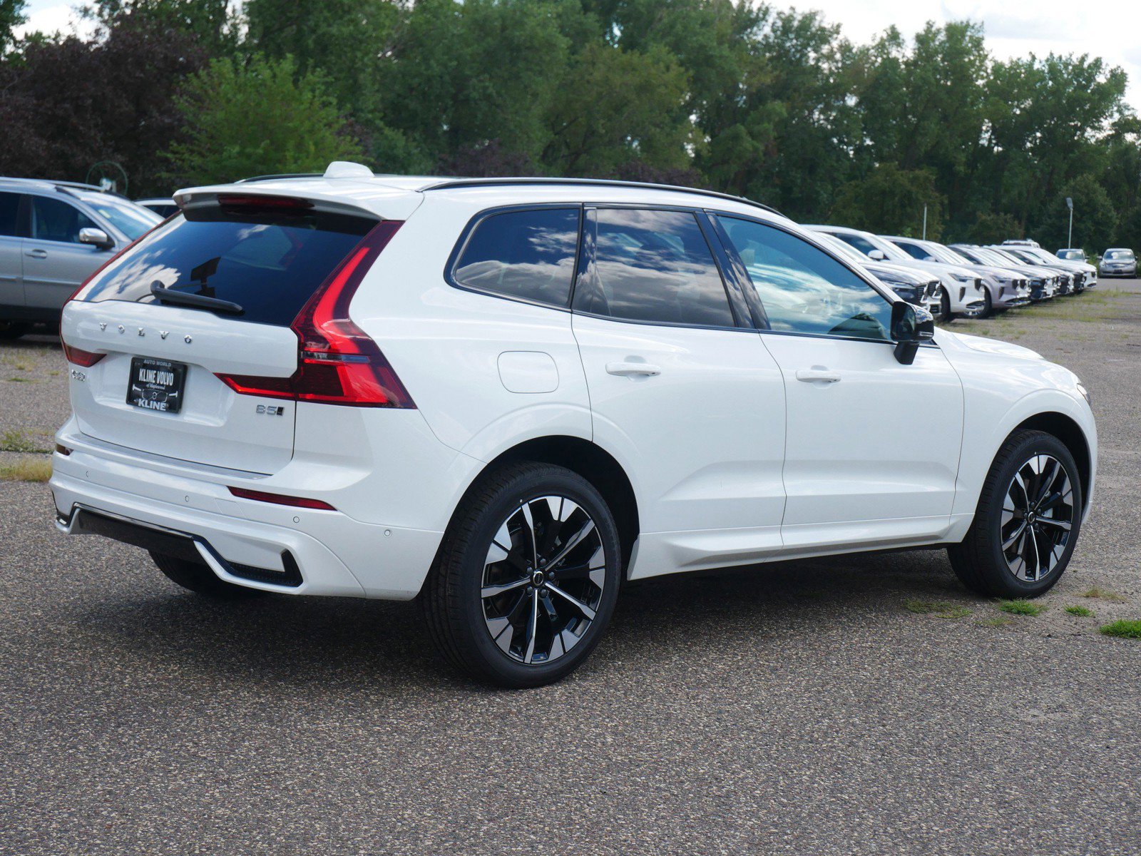 2026 Volvo XC60 B5 Plus photo 3