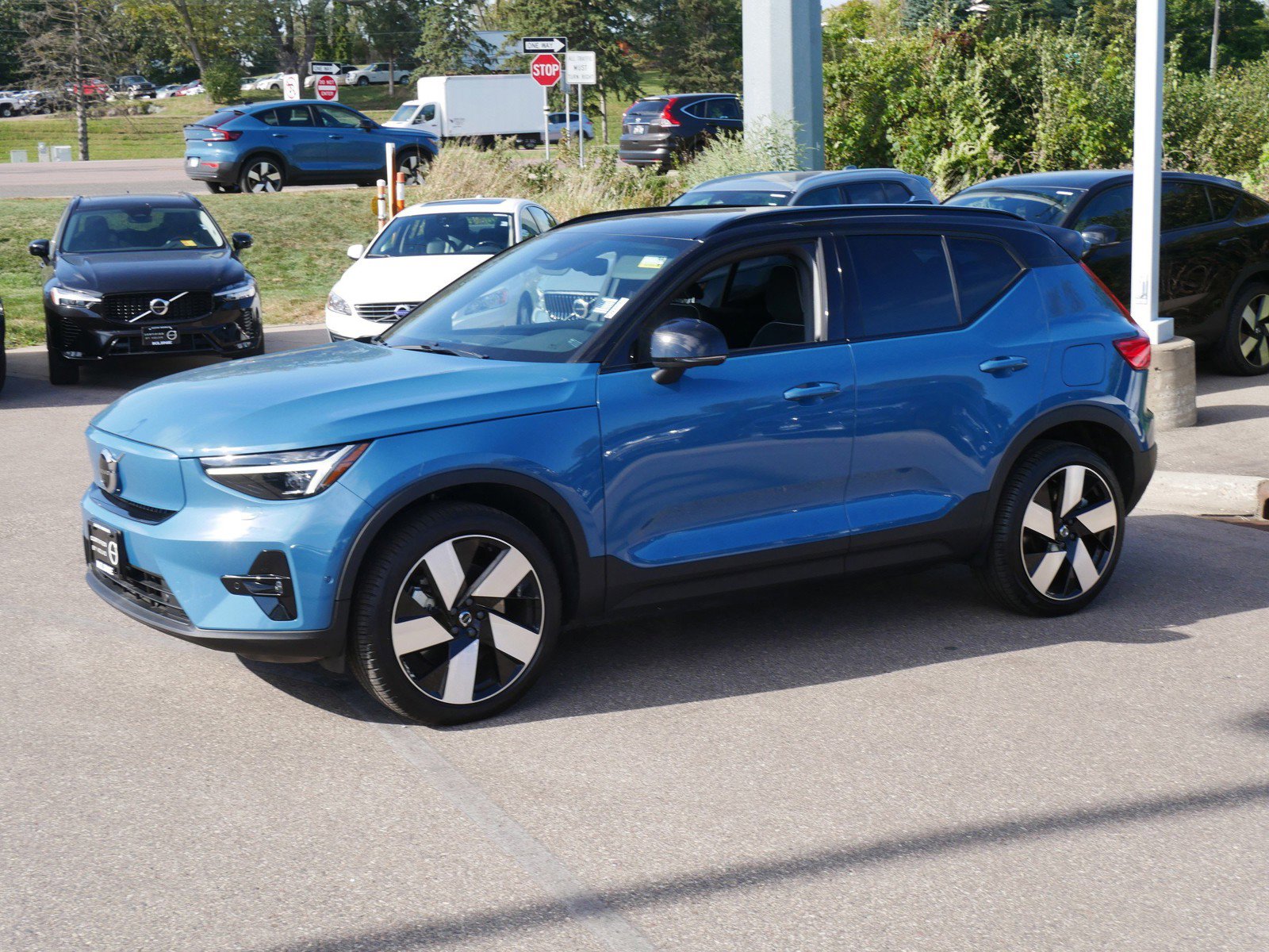 2023 Volvo XC40 Recharge Twin Ultimate photo 3