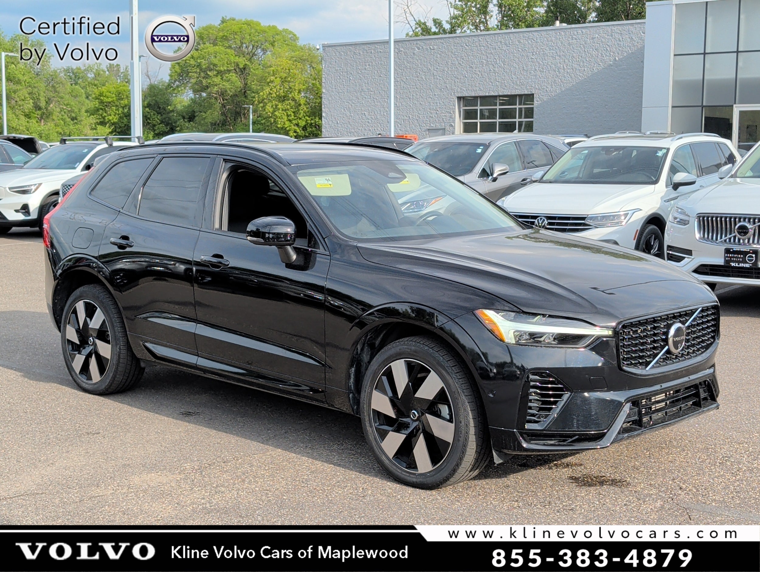 2024 Volvo XC60 T8 Plus Dark Theme AWD's photo