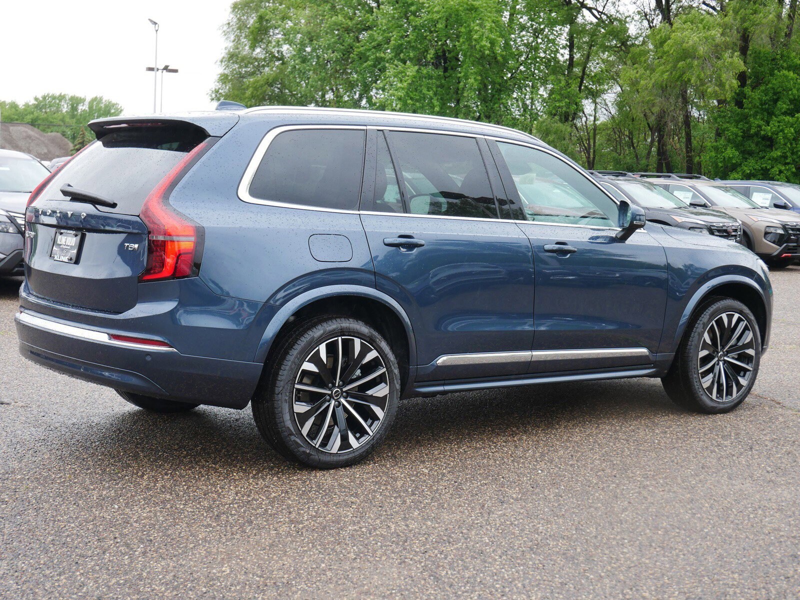 2025 Volvo XC90 T8 Core photo 3