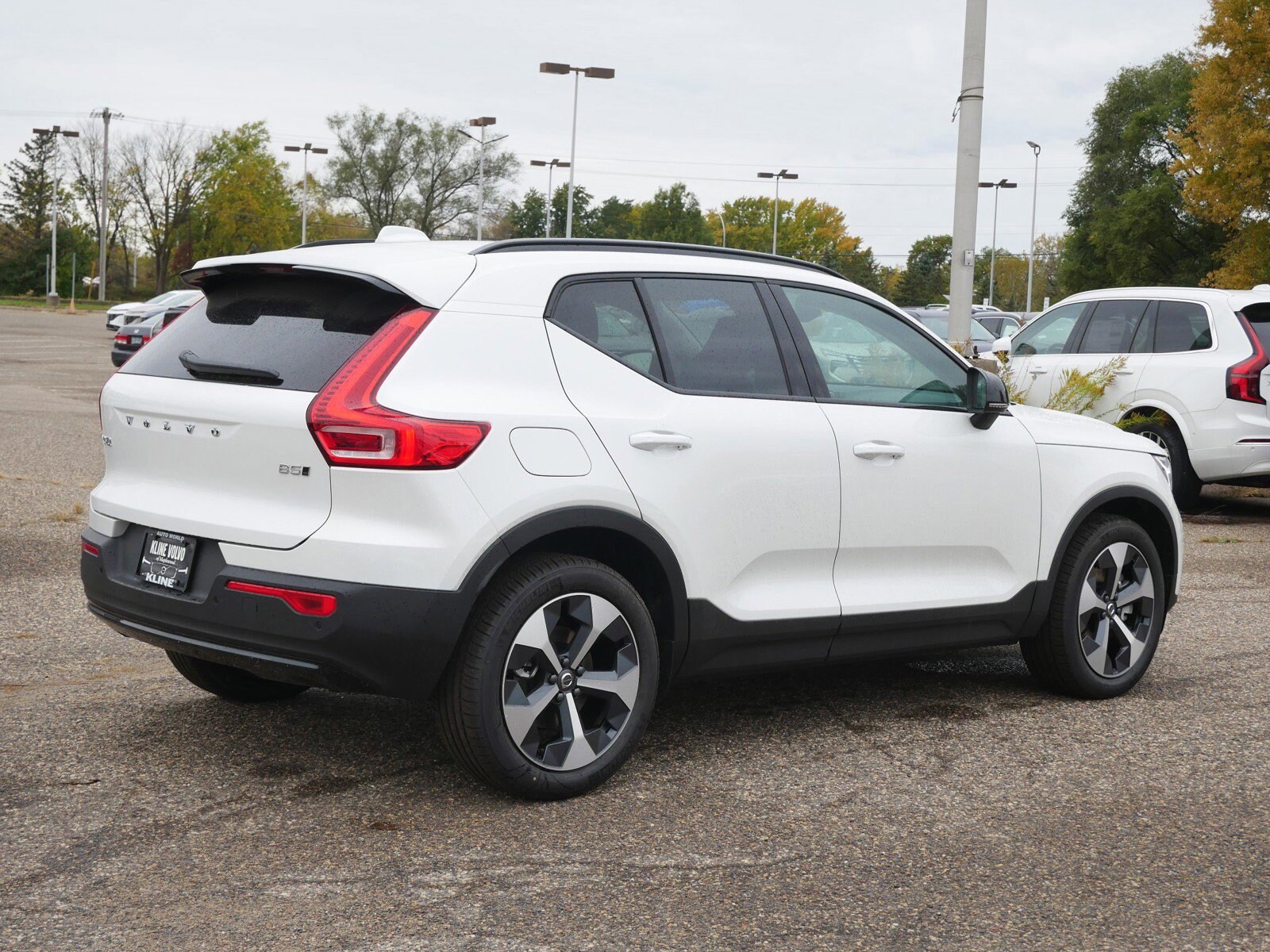 2026 Volvo XC40 Core photo 2