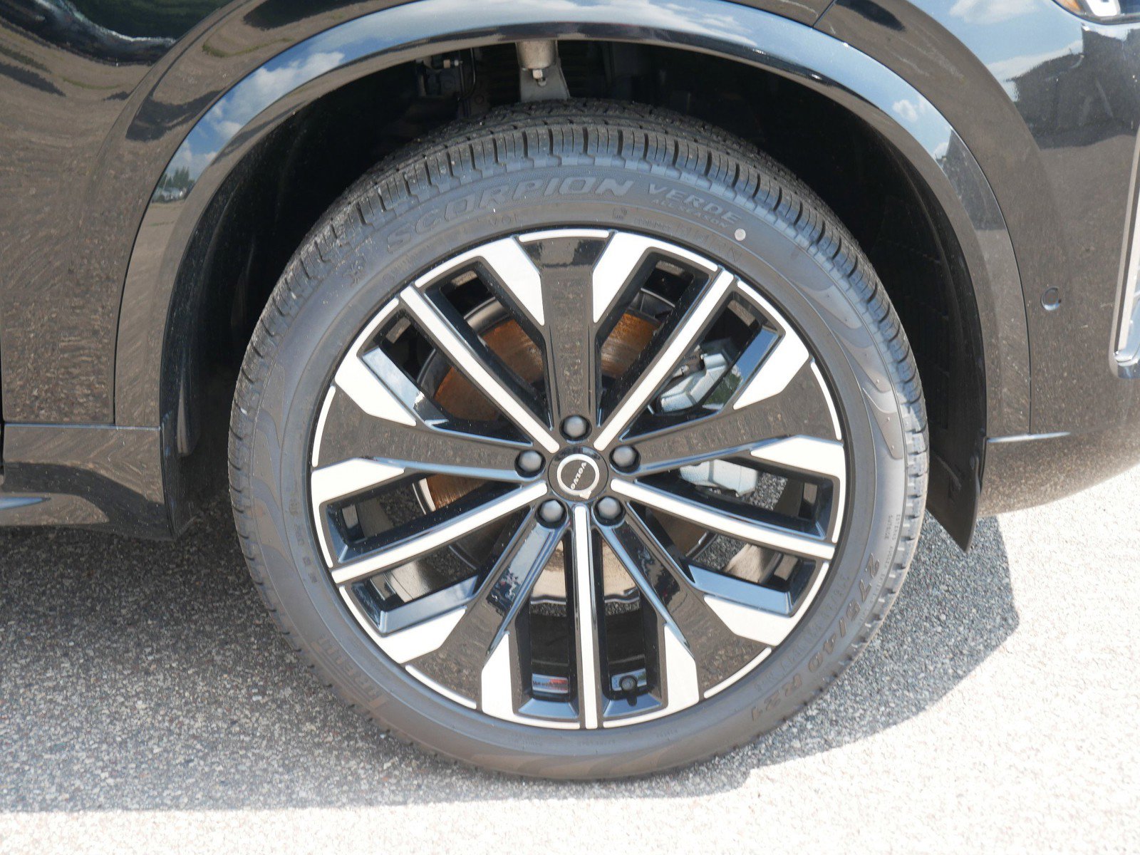 2025 Volvo XC90 Plus photo 4