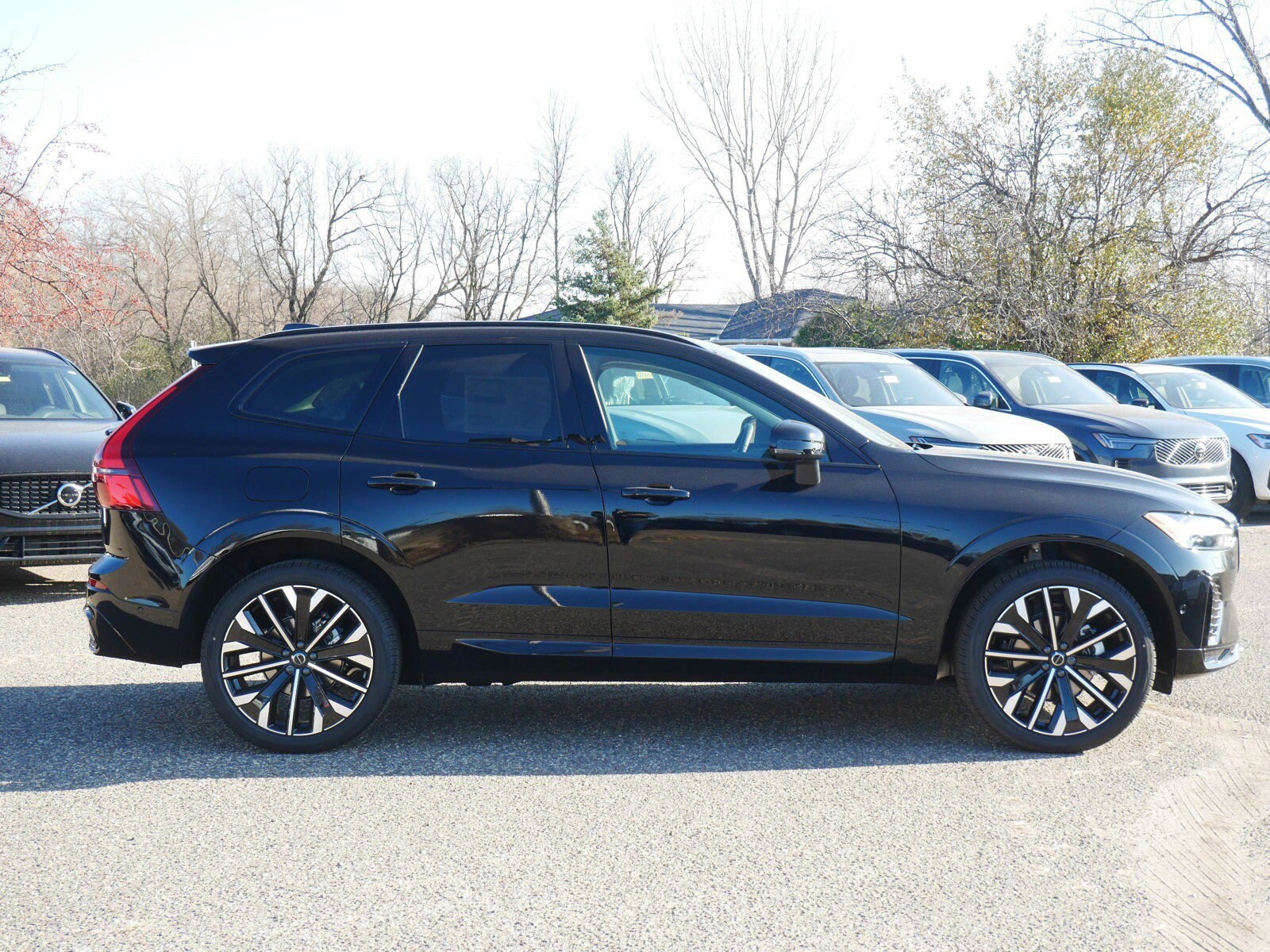 2026 Volvo XC60 B5 photo 2