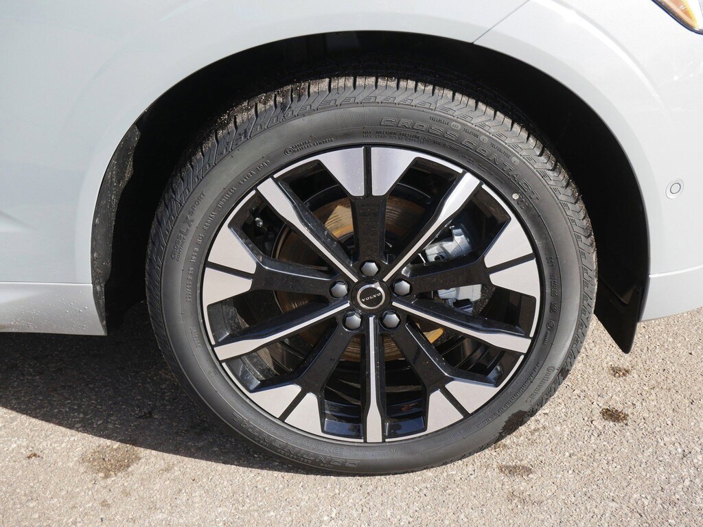 New 2026 Volvo XC60 B5 Plus SUV