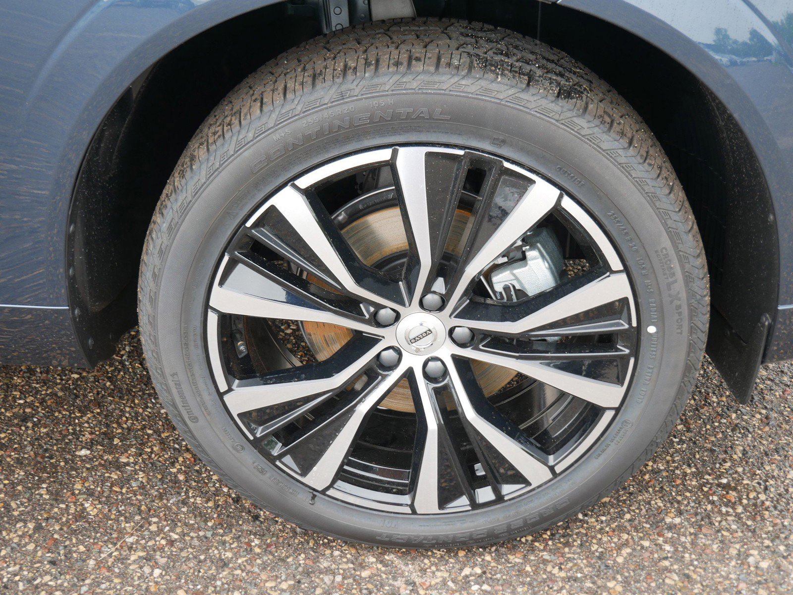 2025 Volvo XC60 B5 Plus photo 4
