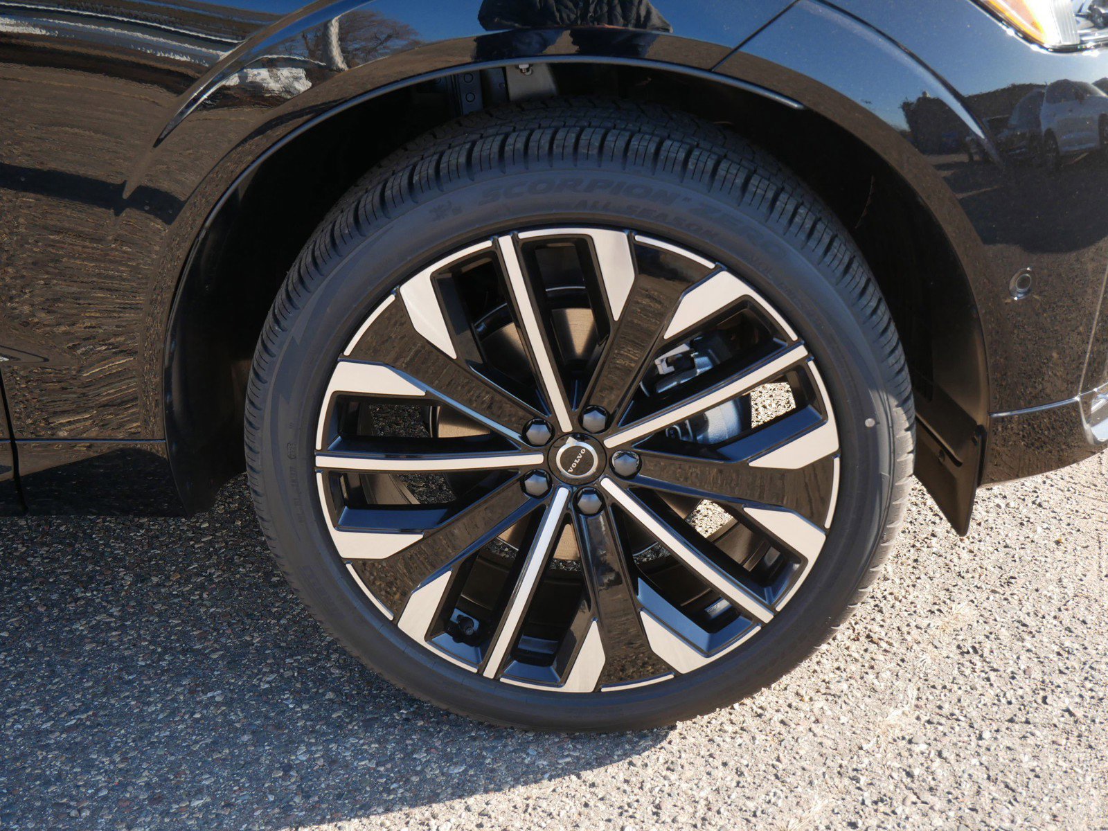 2026 Volvo XC60 B5 photo 4