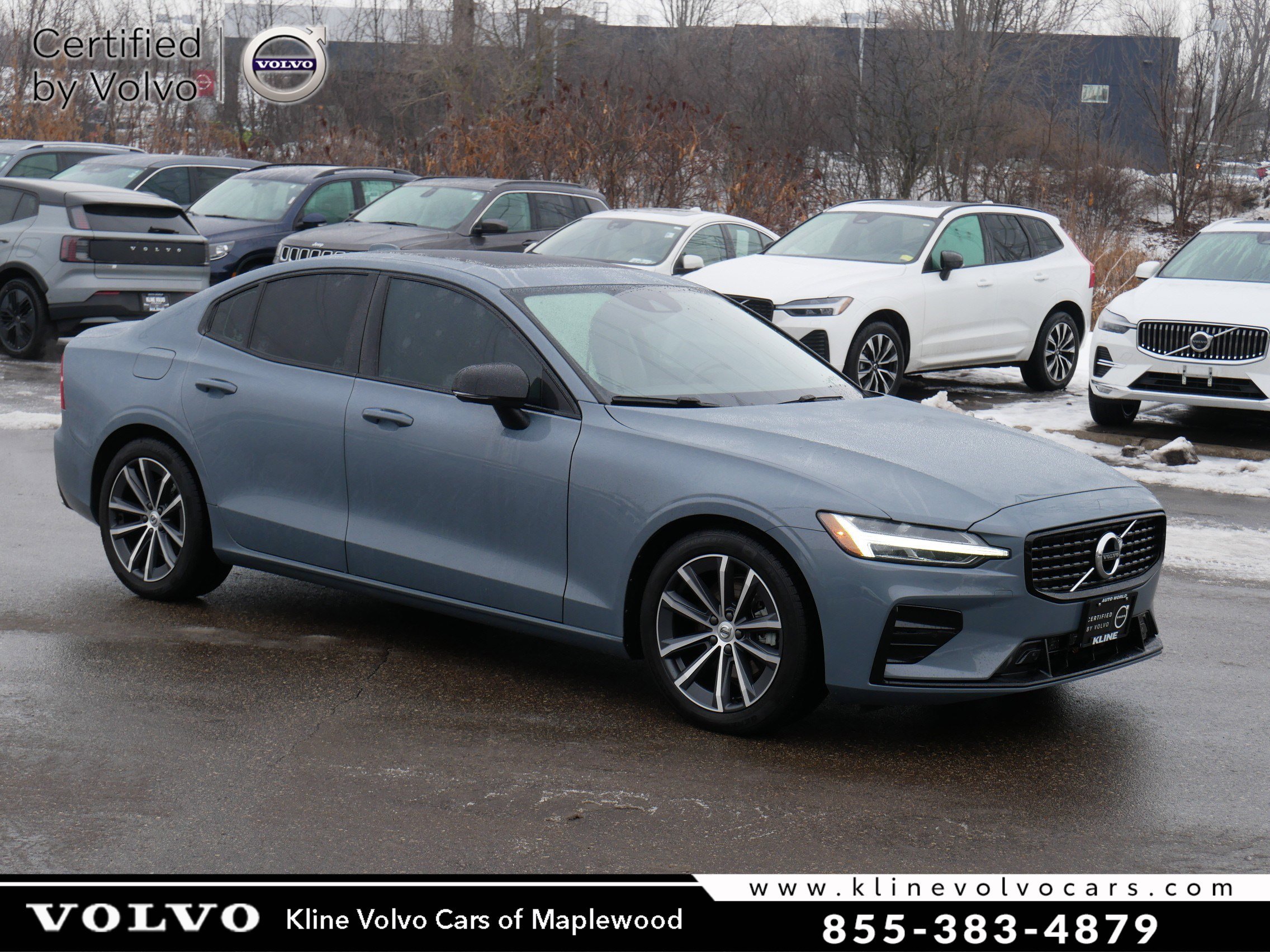 2022 Volvo S60 Momentum's photo