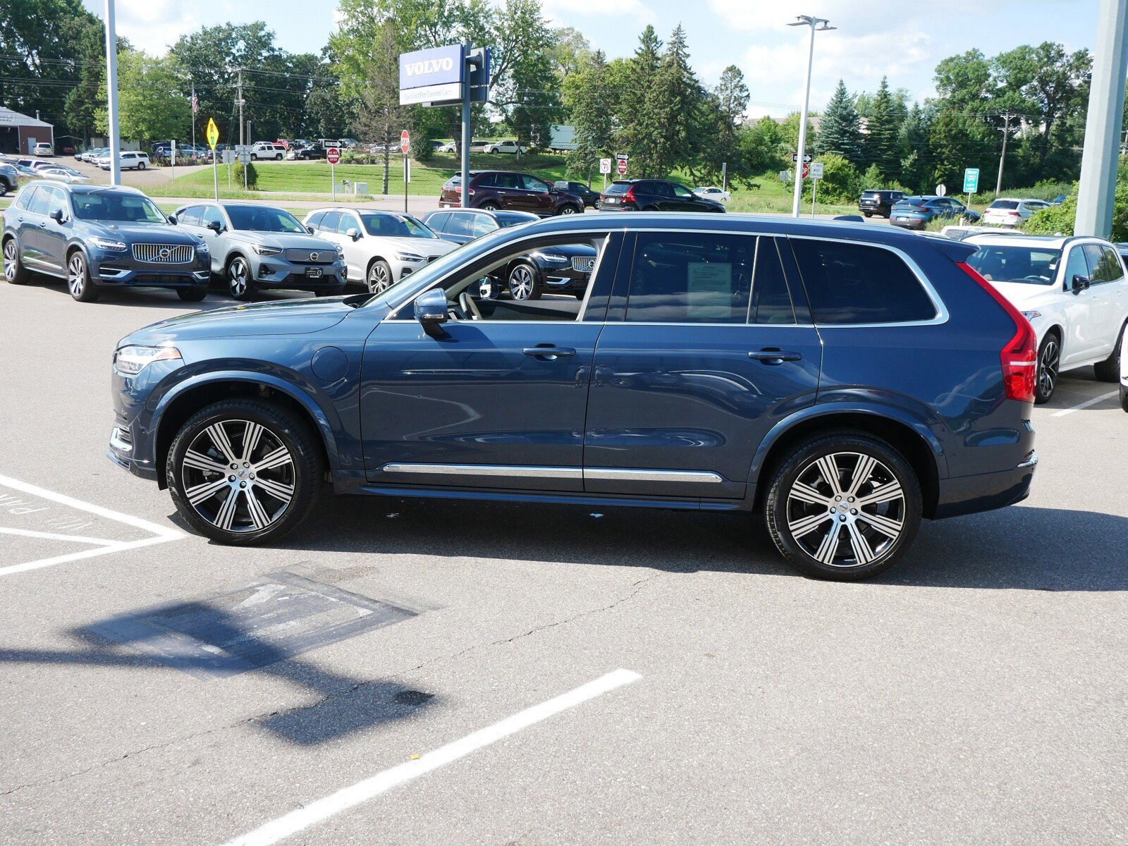 2024 Volvo XC90 Recharge T8 Plus photo 3