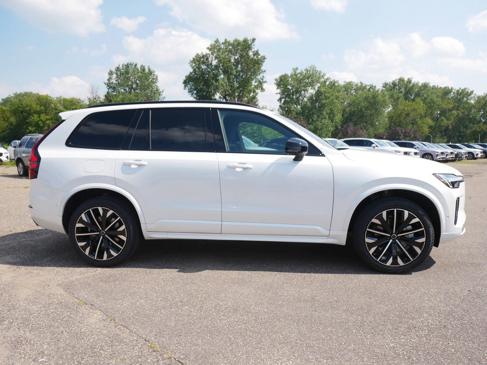2026 Volvo XC90 photo 2