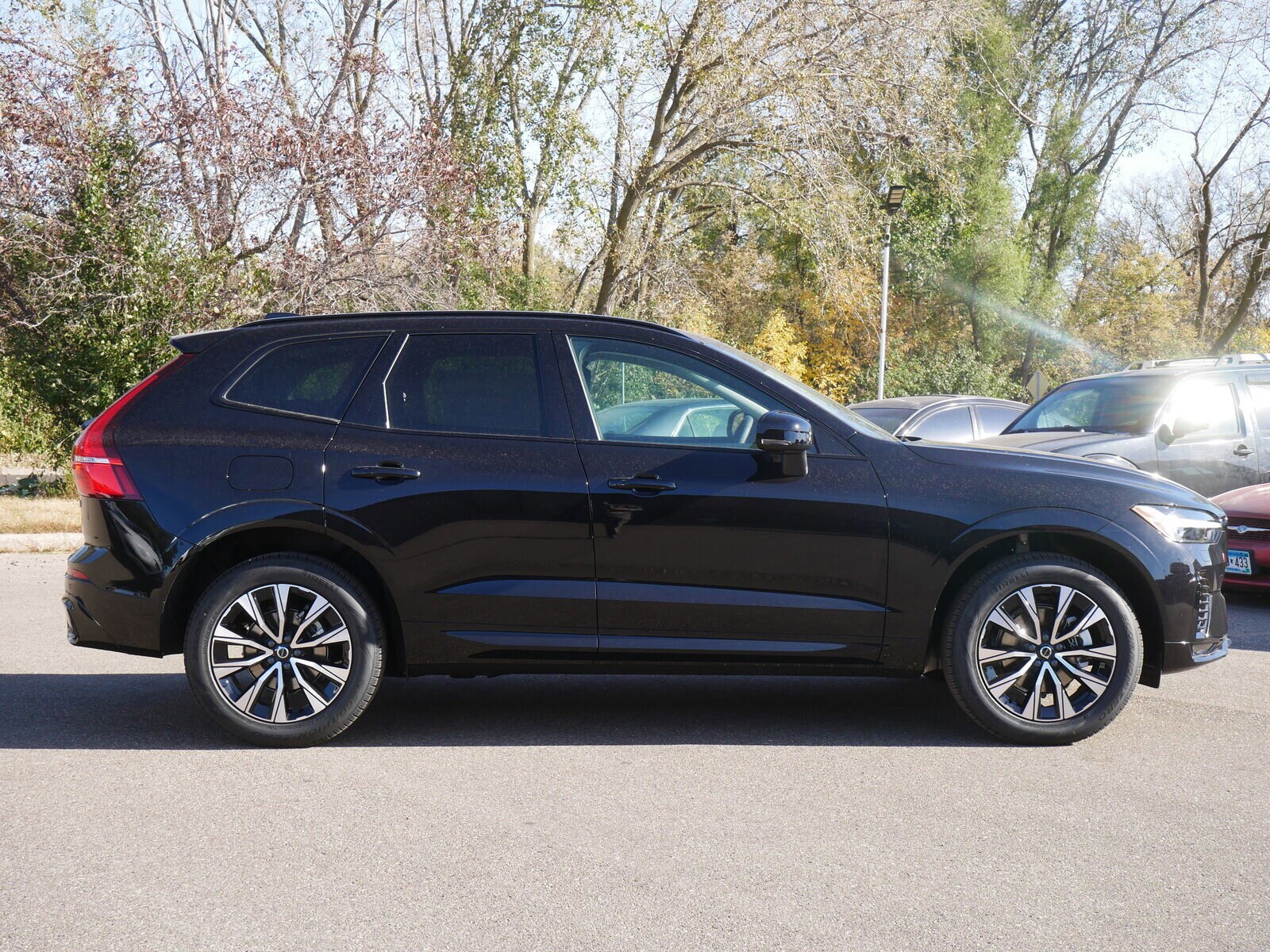 2025 Volvo XC60 B5 Core photo 2