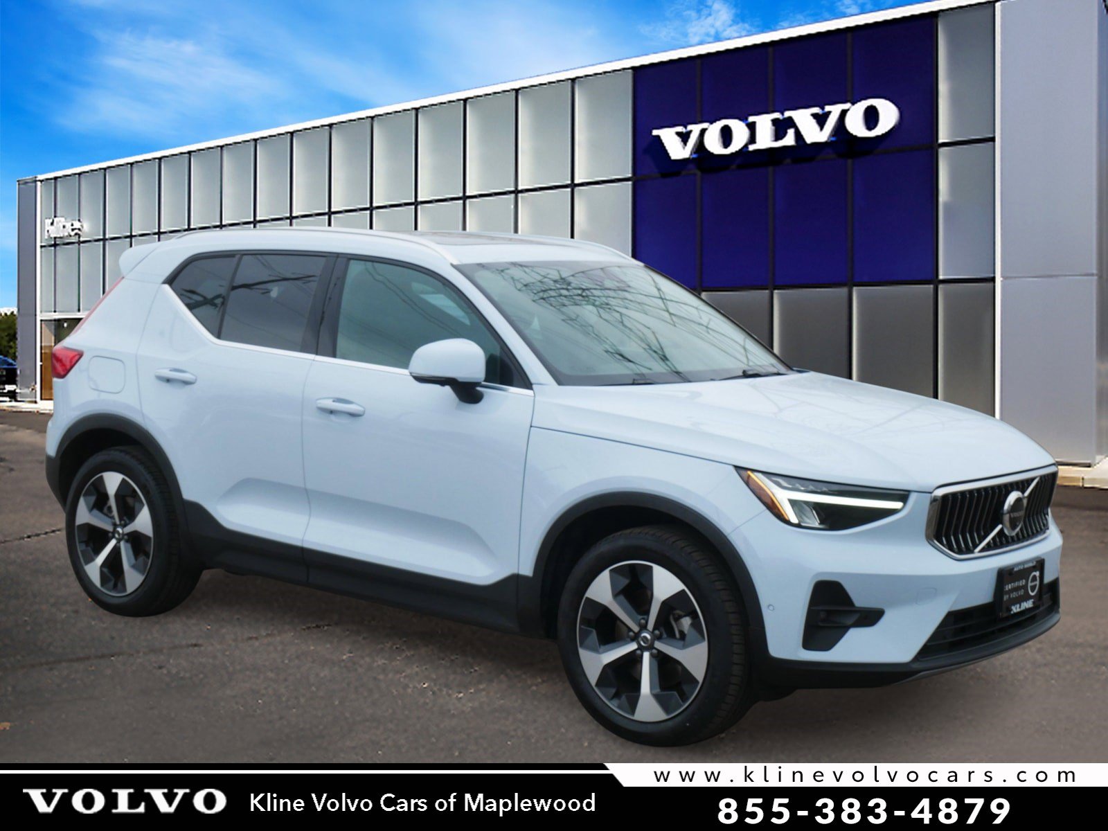 2025 Volvo XC40 B5 AWD Plus Bright Theme 