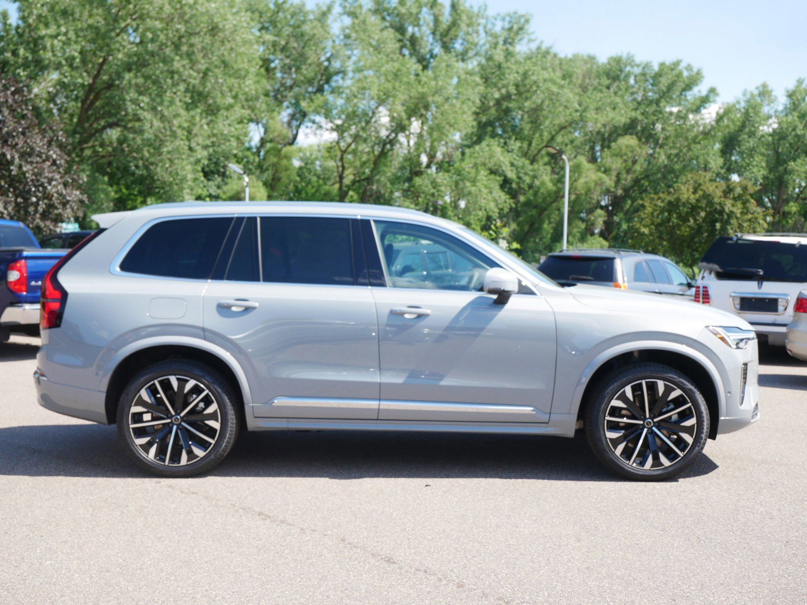 2026 Volvo XC90 B5 Plus AWD photo 2