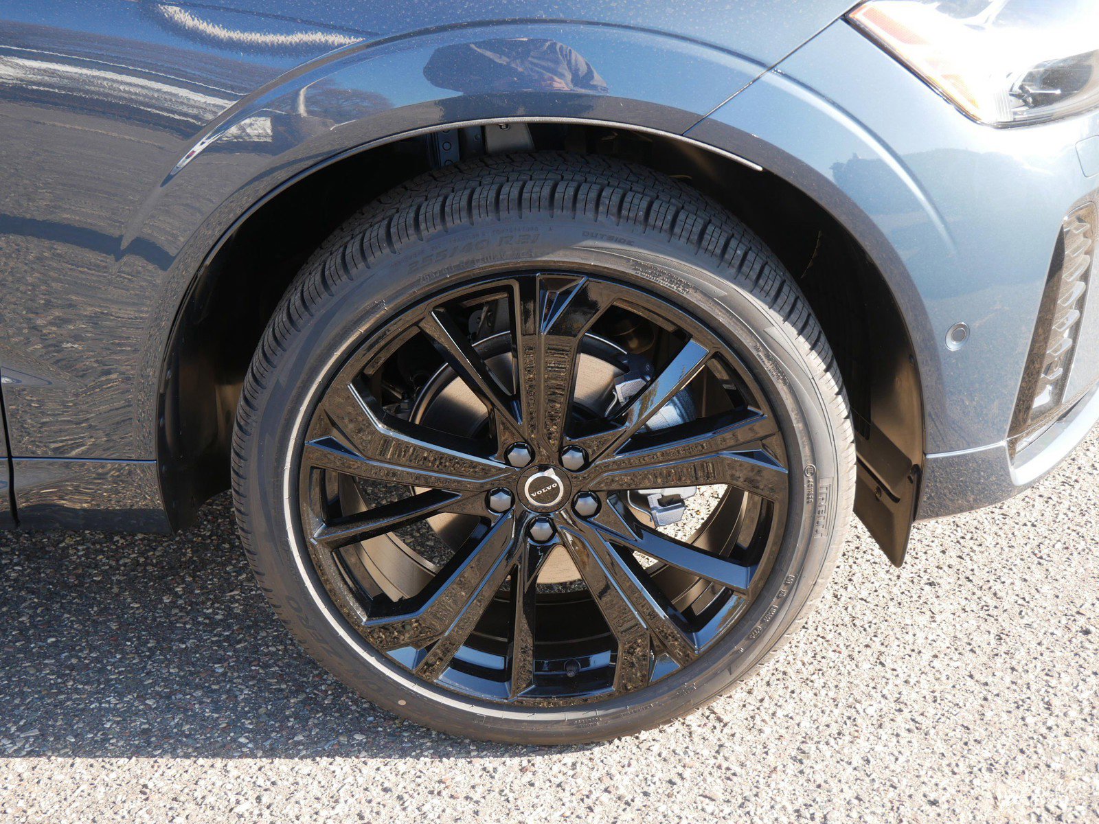 2026 Volvo XC60 Black Edition photo 3