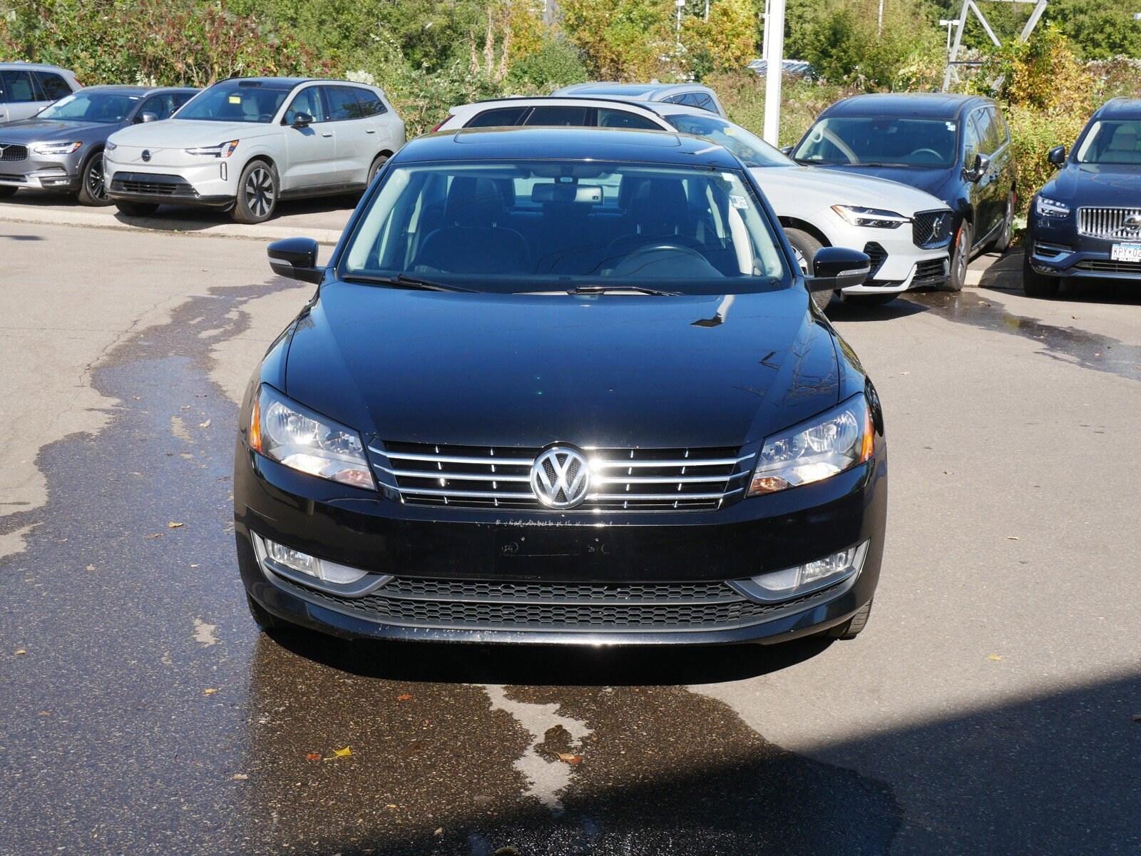 2013 Volkswagen Passat SEL Premium photo 2