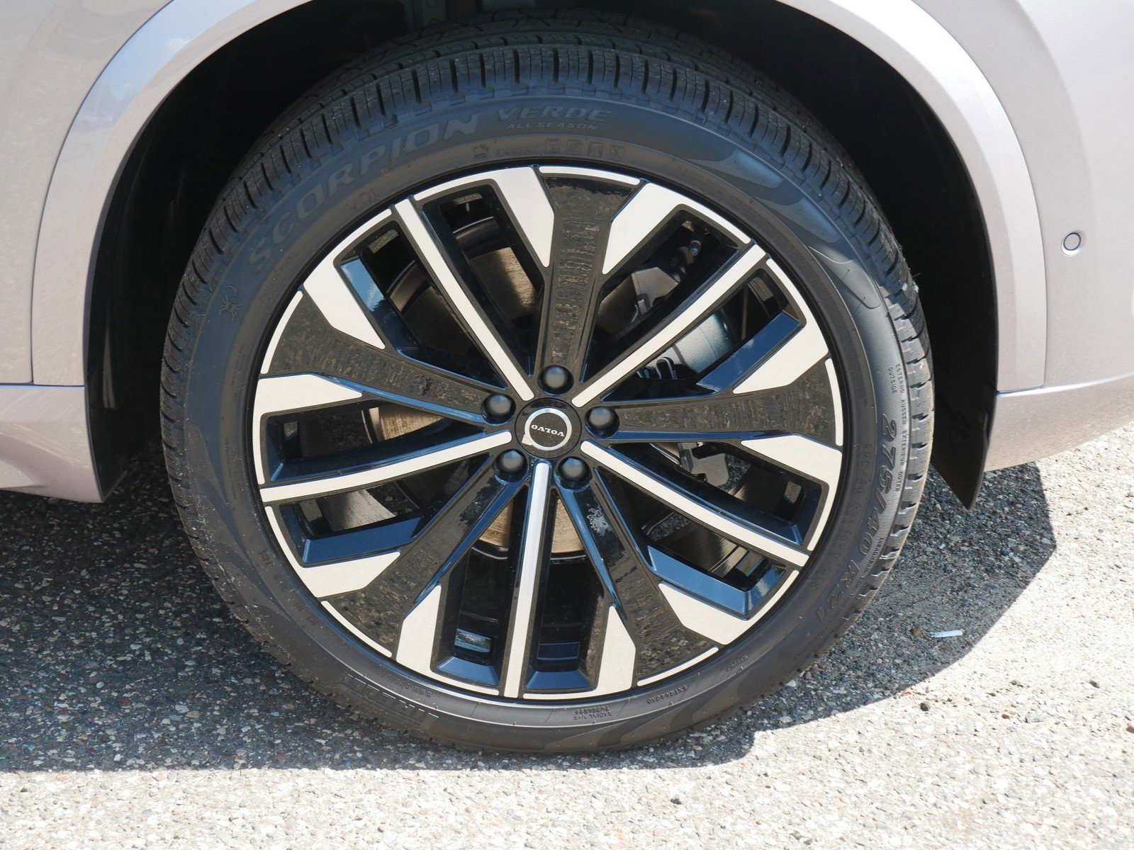 2026 Volvo XC90 B5 Plus AWD photo 3