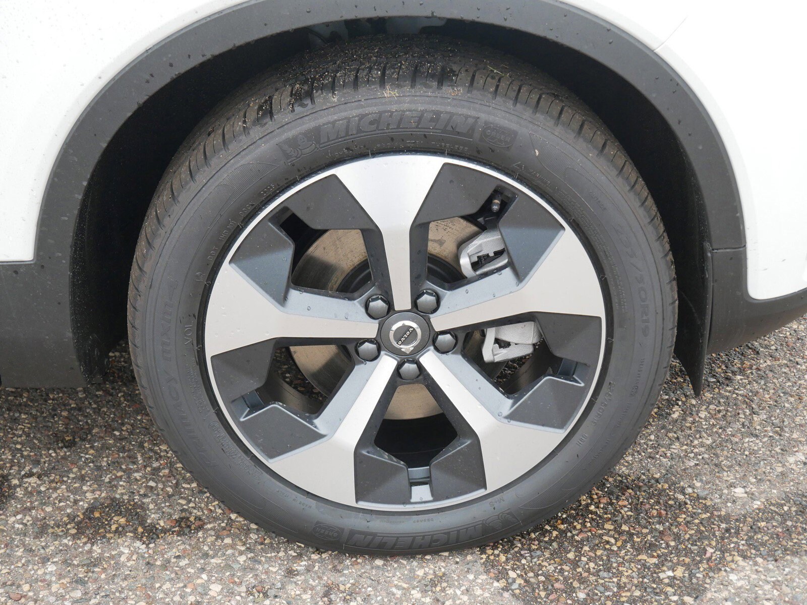 2026 Volvo XC40 Core photo 3