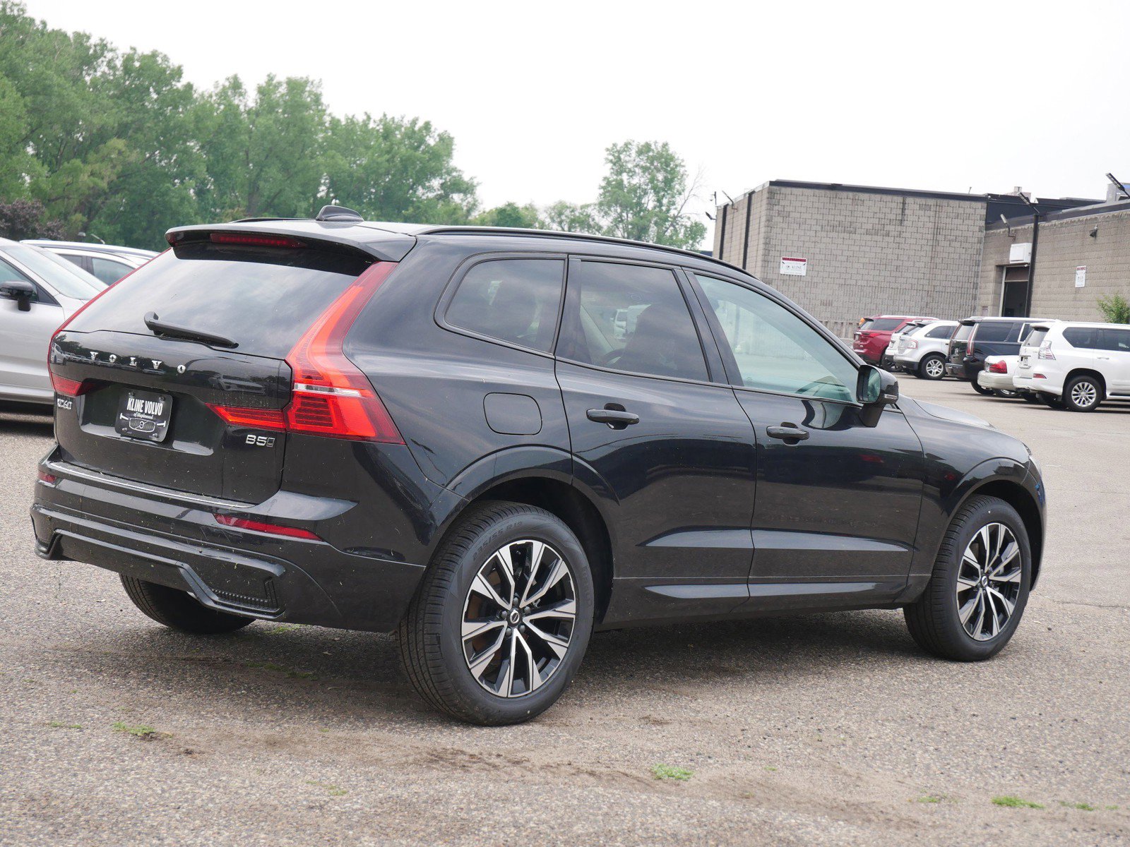 2025 Volvo XC60 B5 Core photo 3