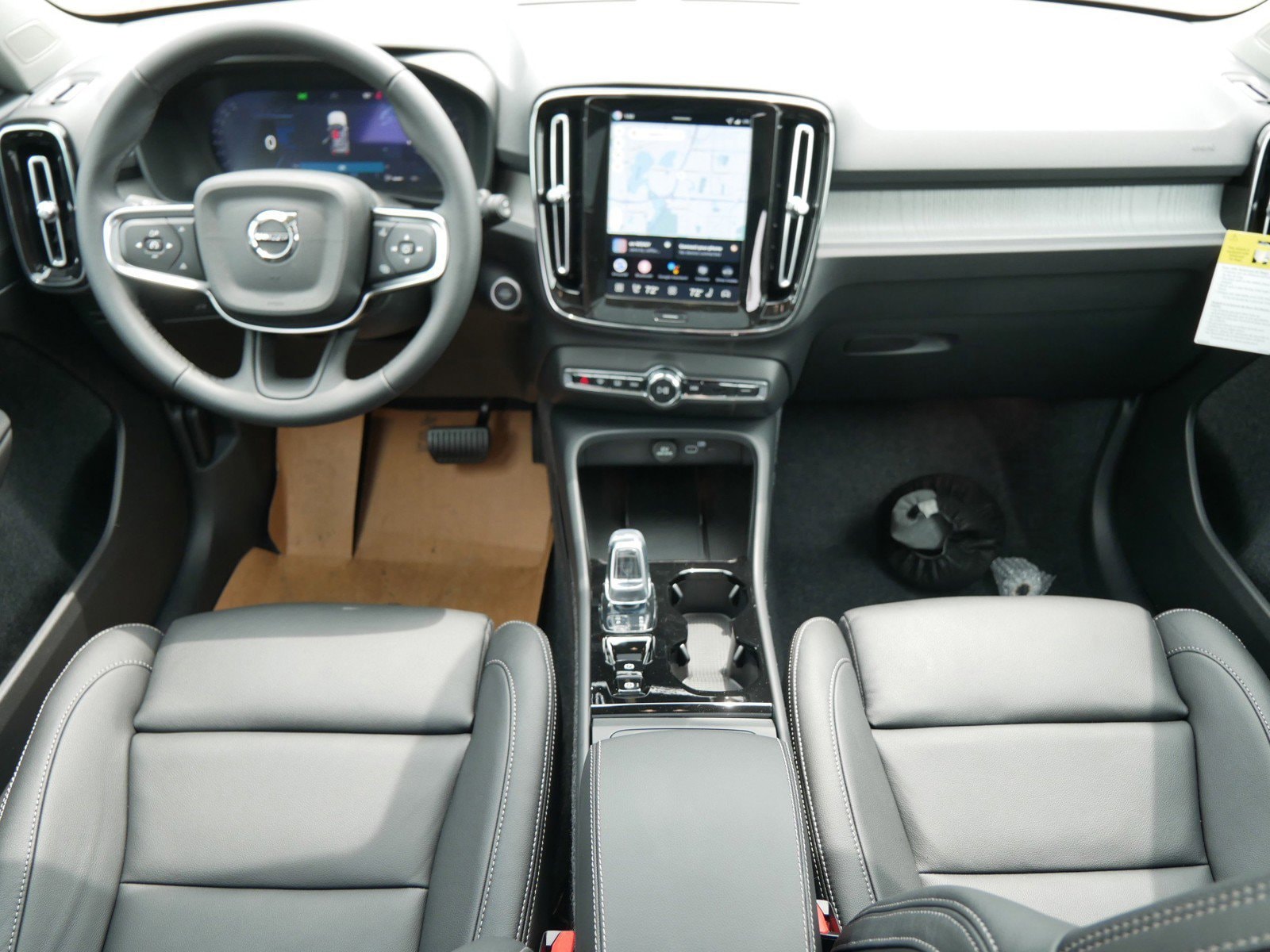 2026 Volvo XC40 Plus - Photo 7