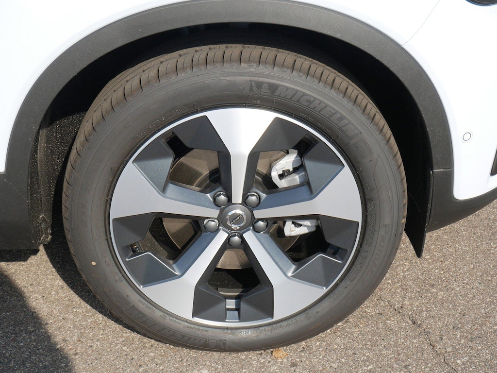 New 2026 Volvo XC40 B5 Plus SUV