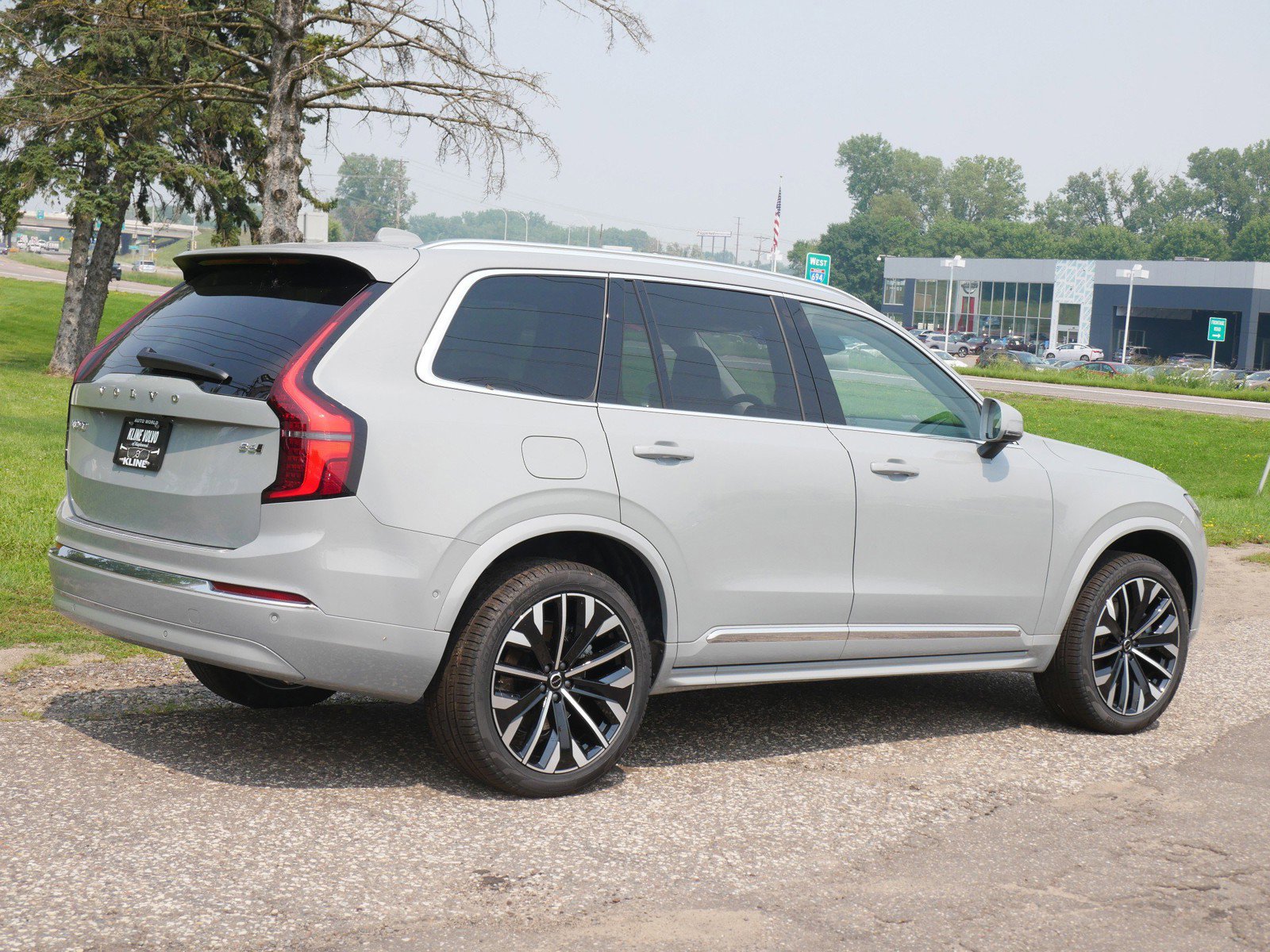 2025 Volvo XC90 photo 3