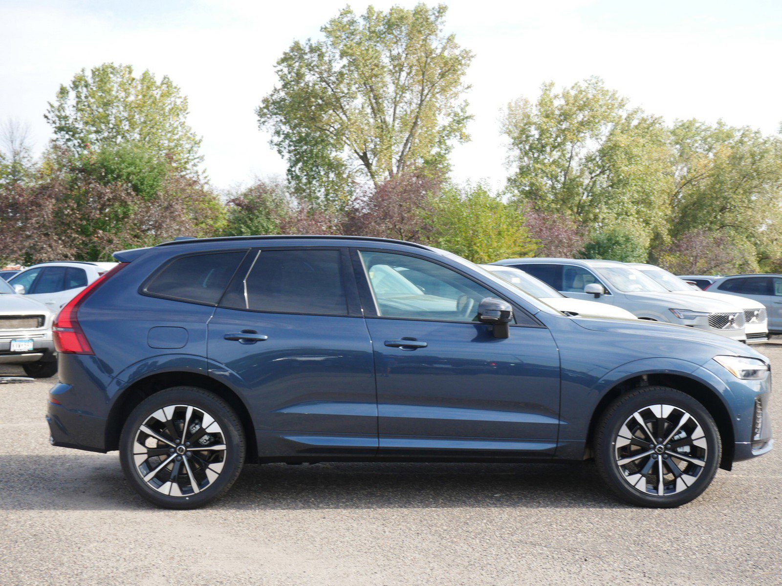 2026 Volvo XC60 B5 Plus photo 2