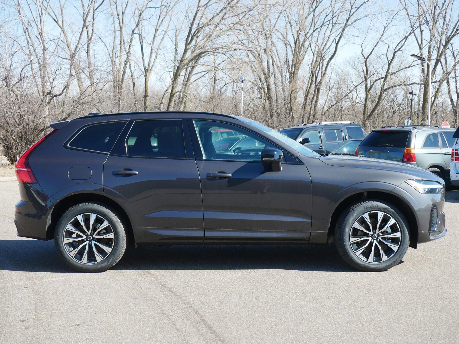 2025 Volvo XC60 B5 Core photo 2