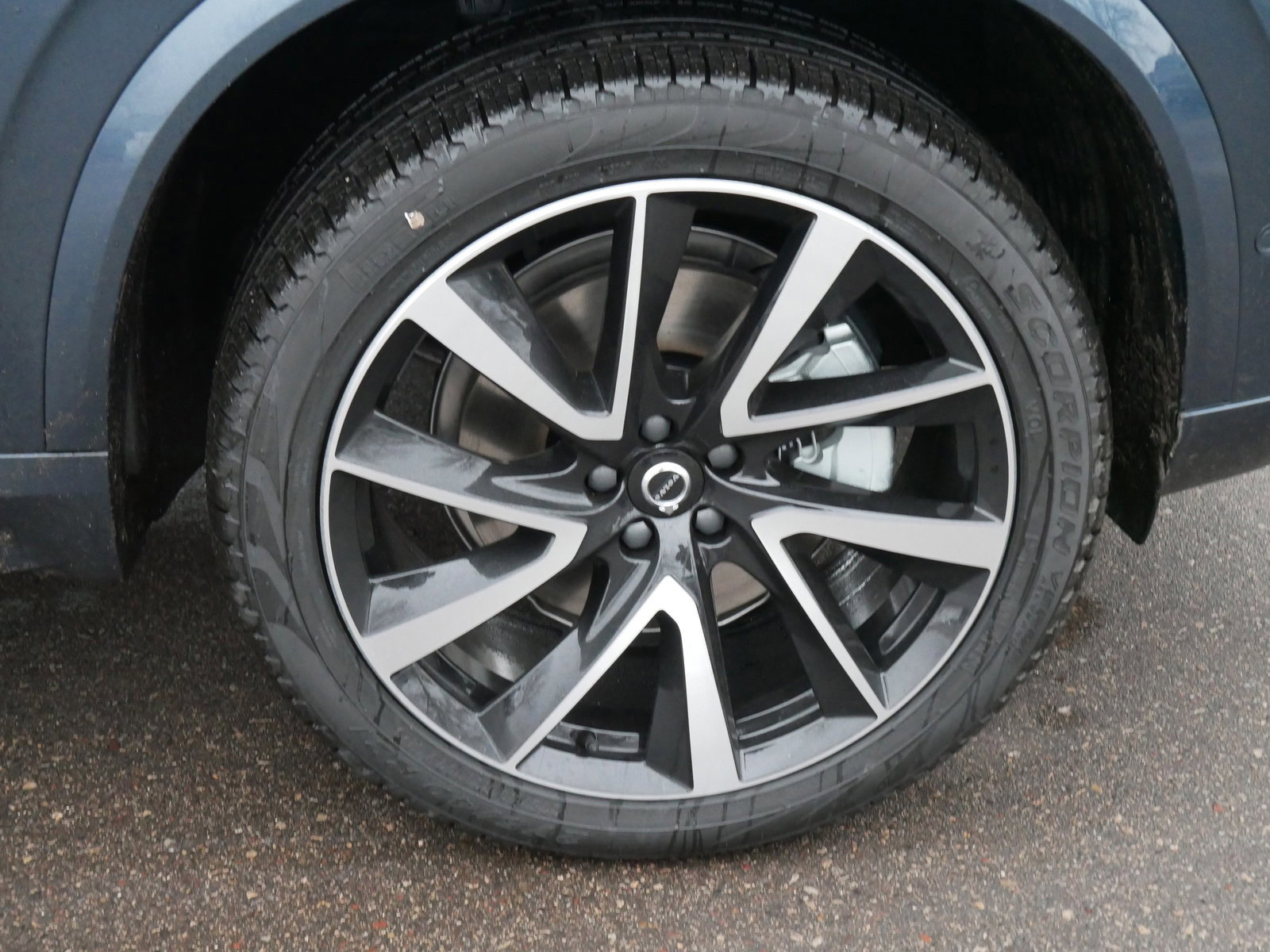 2025 Volvo XC90 Plus photo 4