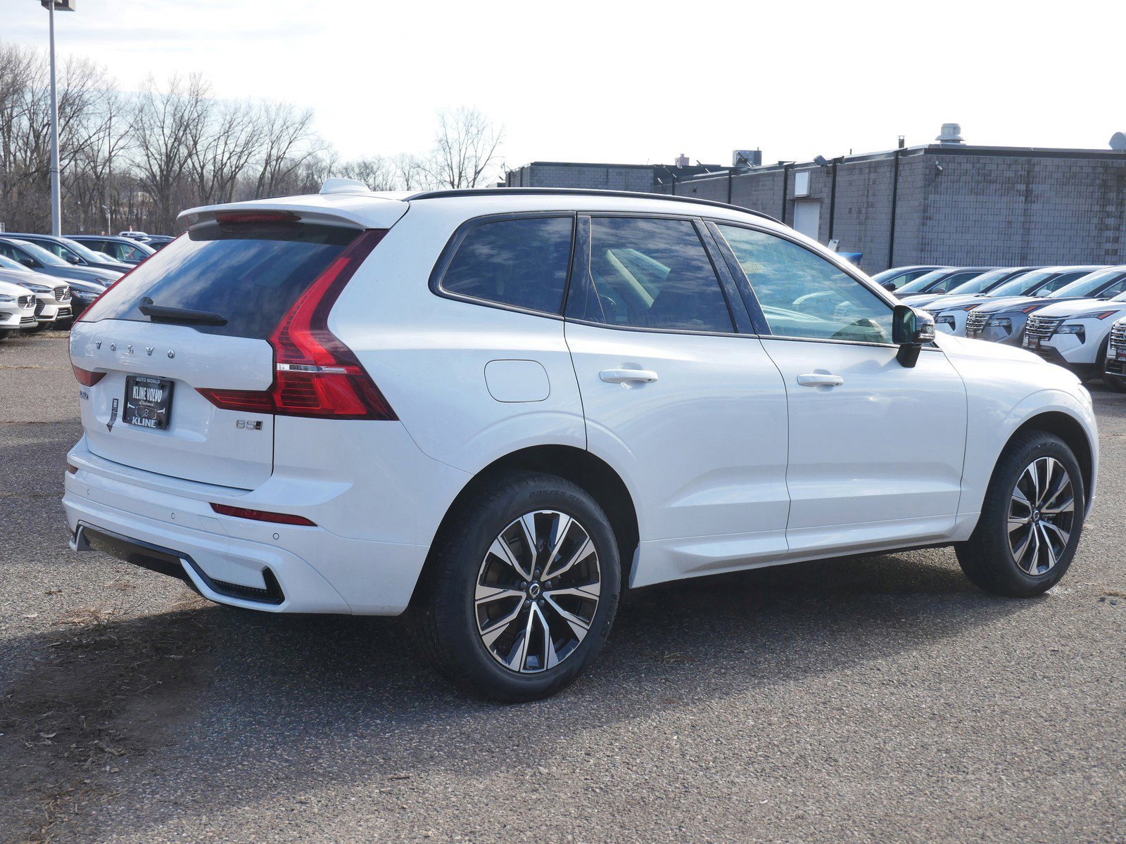 2025 Volvo XC60 B5 Core photo 3