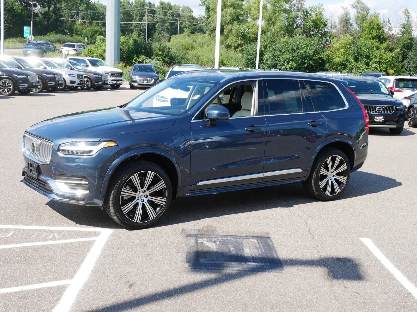 2024 Volvo XC90 Recharge T8 Plus photo 2