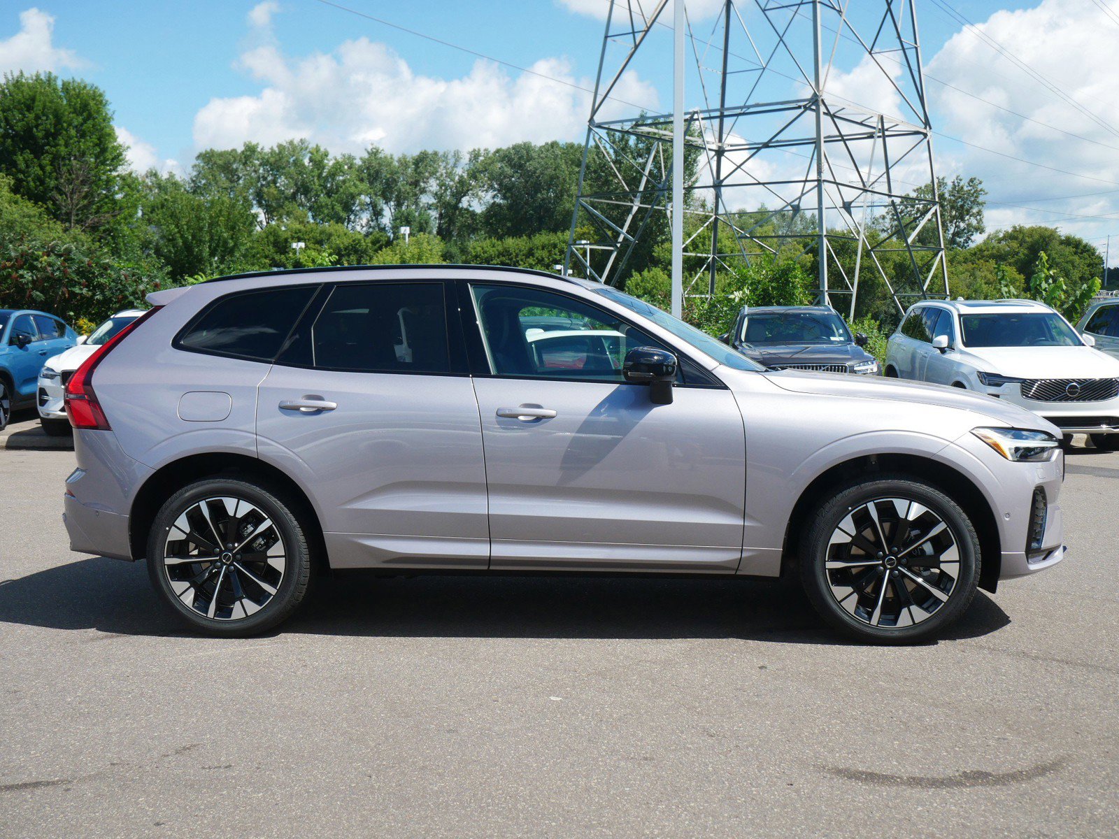2026 Volvo XC60 B5 Plus photo 2