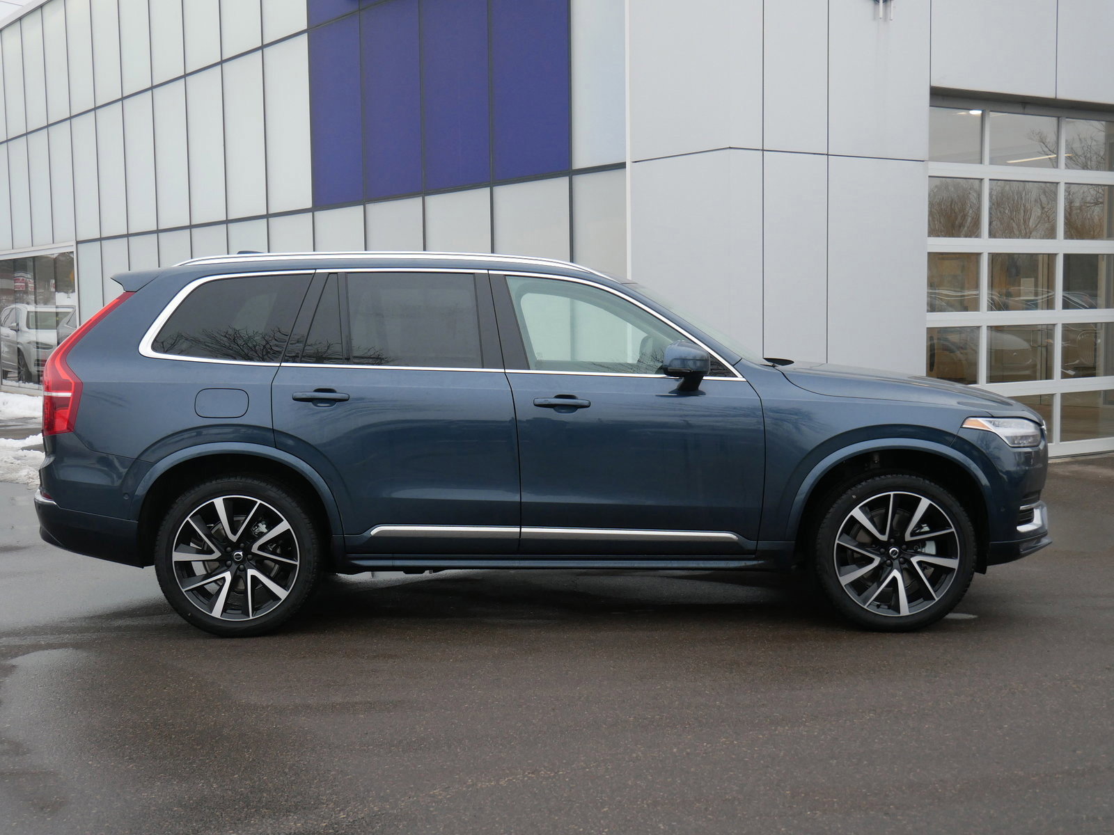 2025 Volvo XC90 Plus photo 2