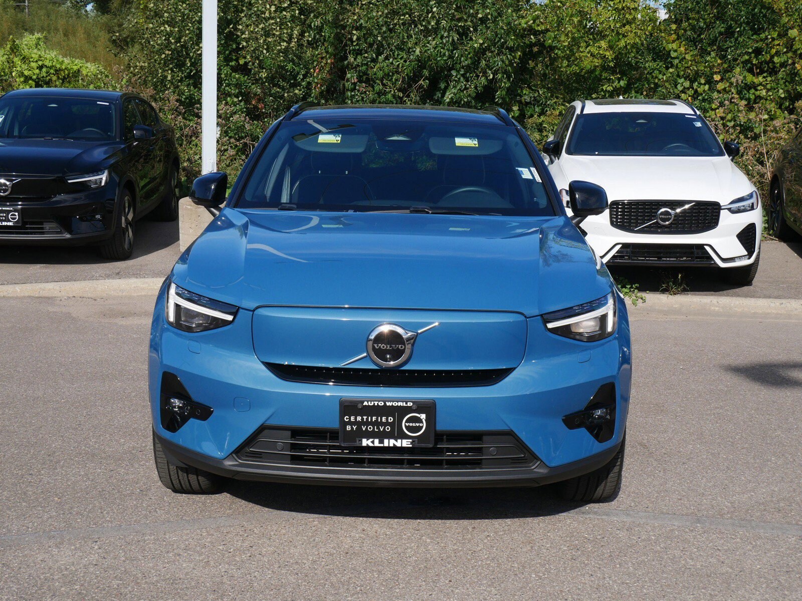 2023 Volvo XC40 Recharge Twin Ultimate photo 2