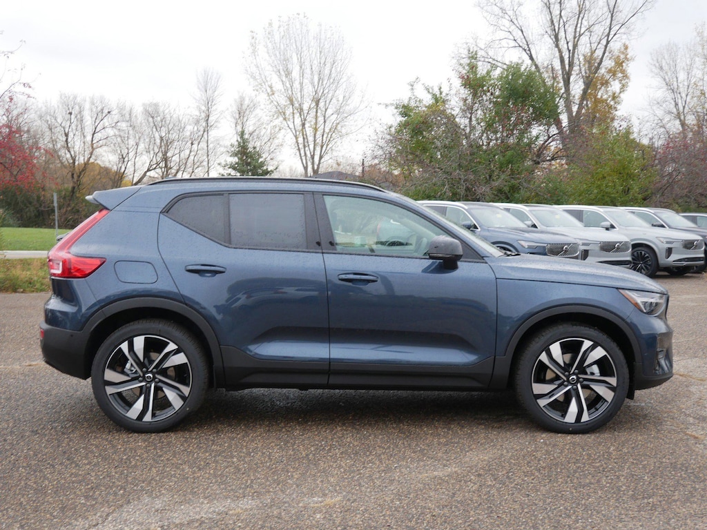 New 2026 Volvo XC40 B5 Ultra SUV