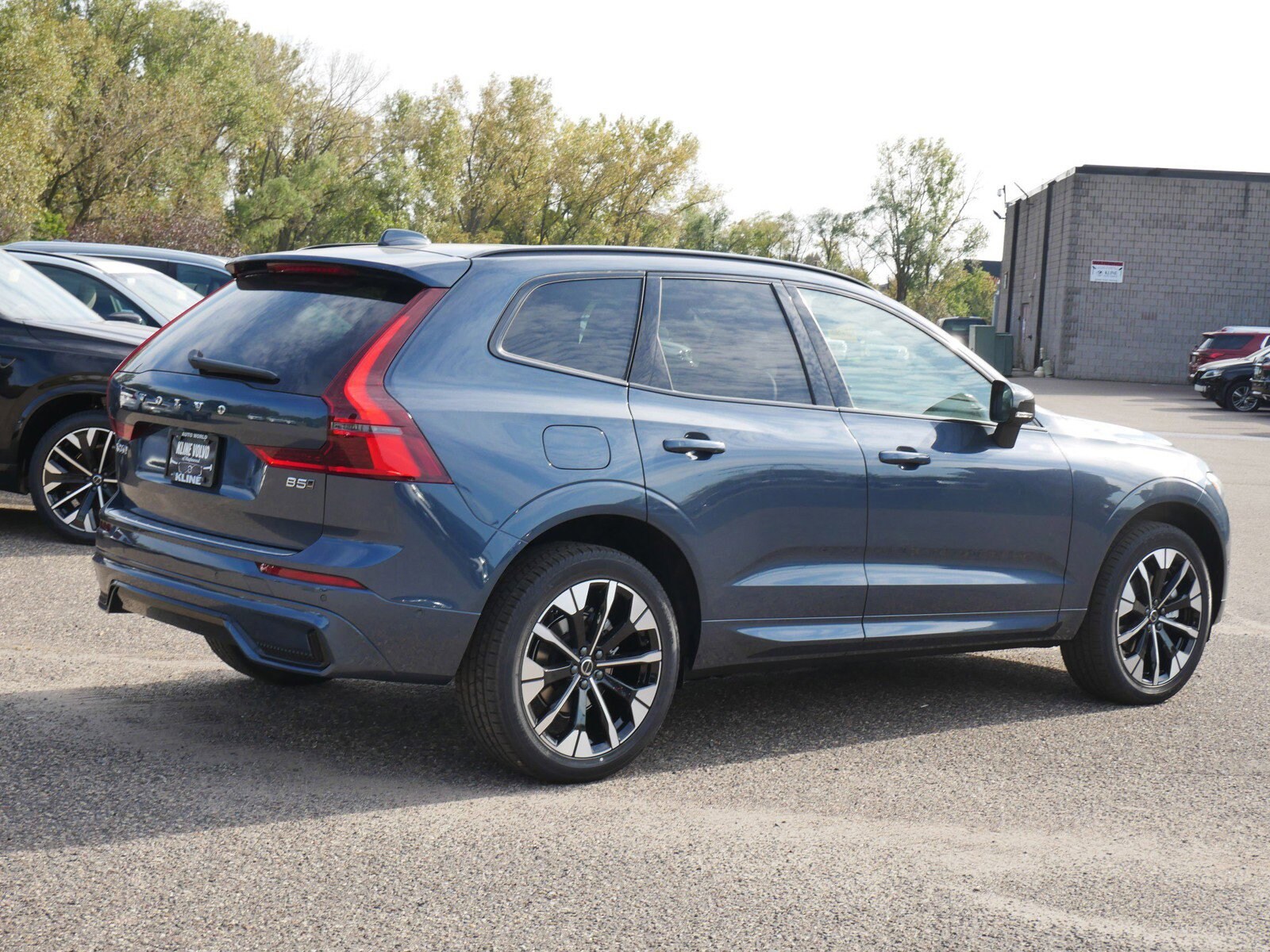 2026 Volvo XC60 B5 Plus photo 3