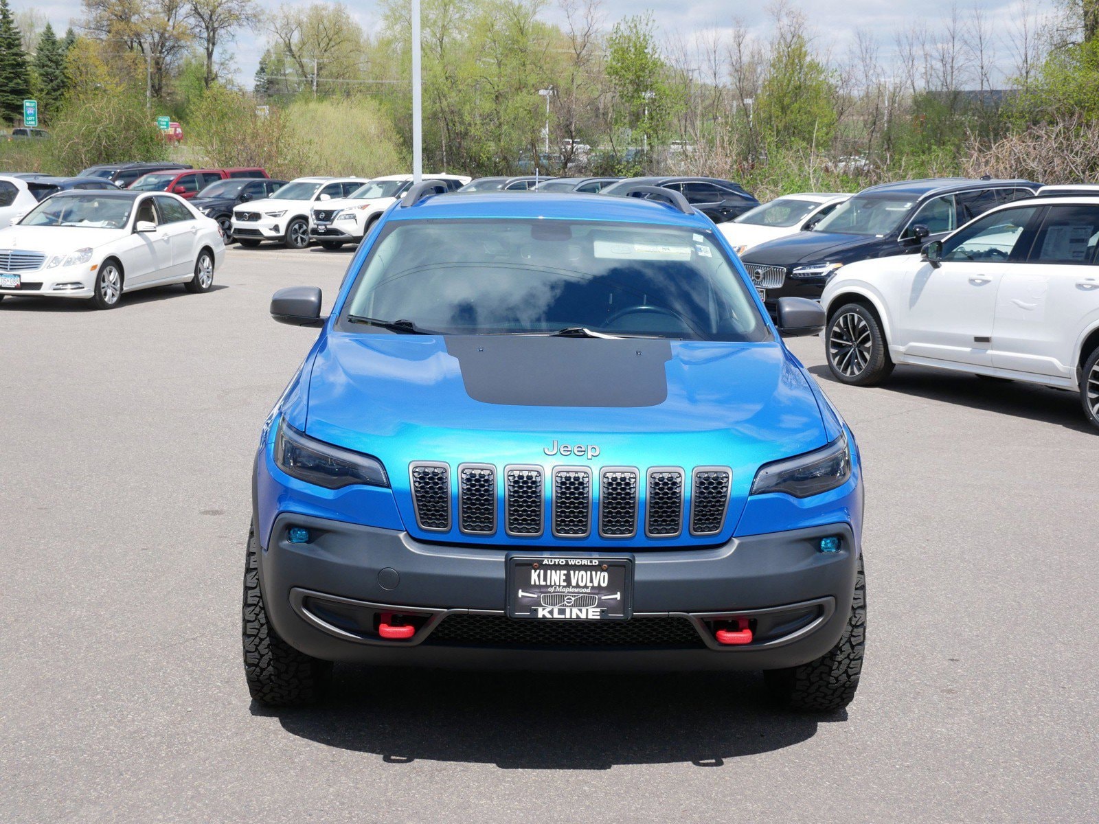Used 2019 Jeep Cherokee Trailhawk Elite with VIN 1C4PJMBN0KD270739 for sale in Maplewood, Minnesota