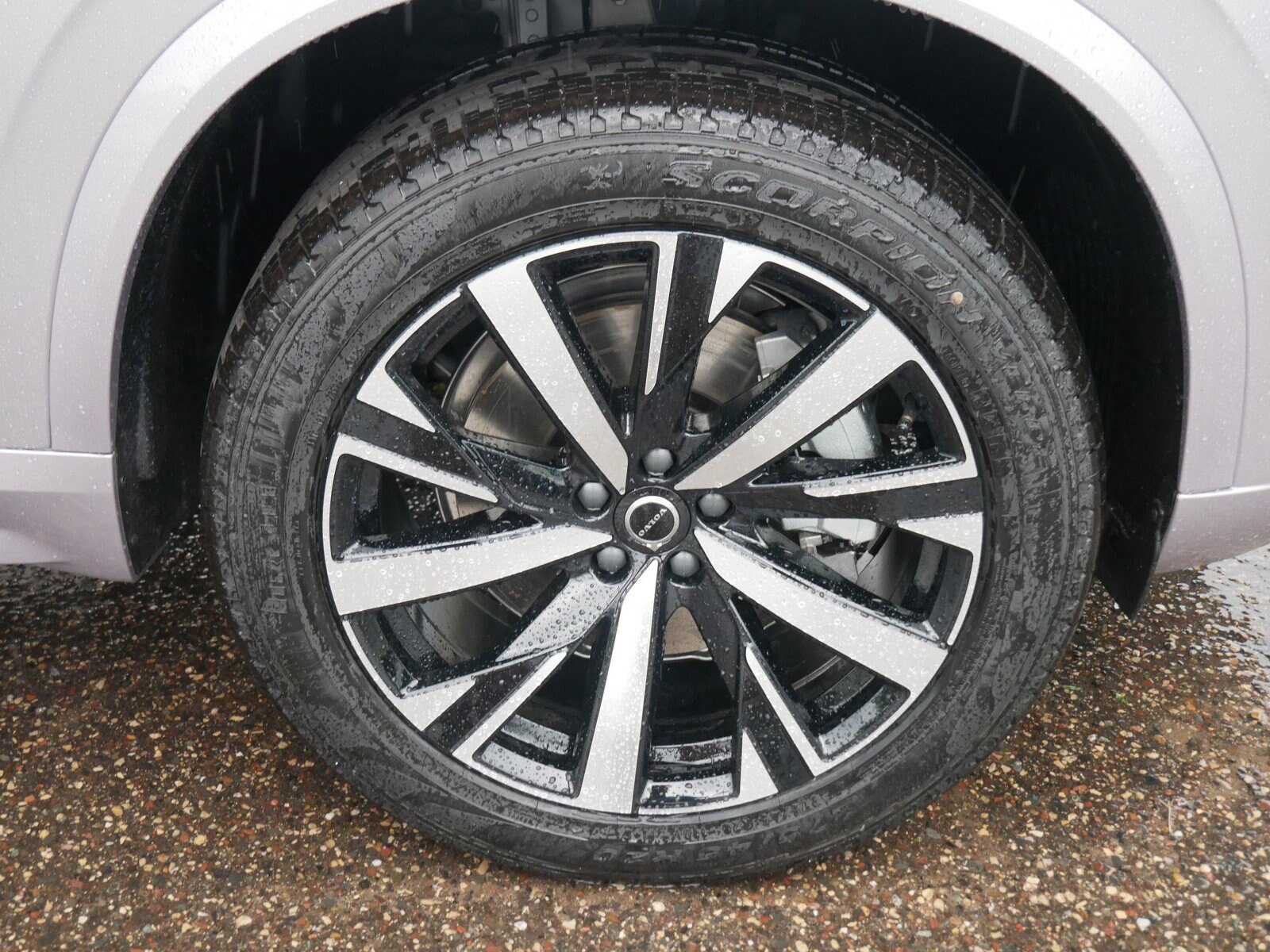 2026 Volvo XC90 B5 Core photo 4