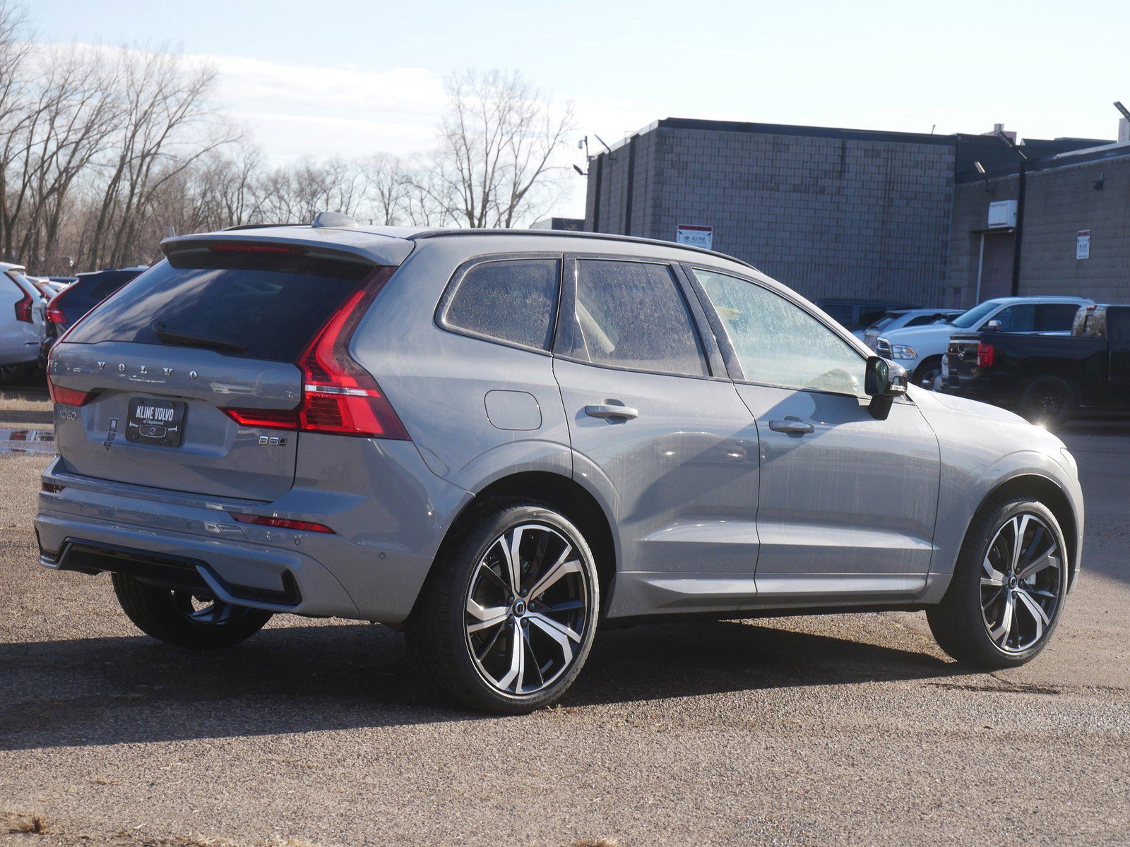 2025 Volvo XC60 B5 photo 3