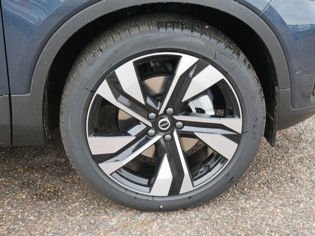 New 2026 Volvo XC40 B5 Ultra SUV