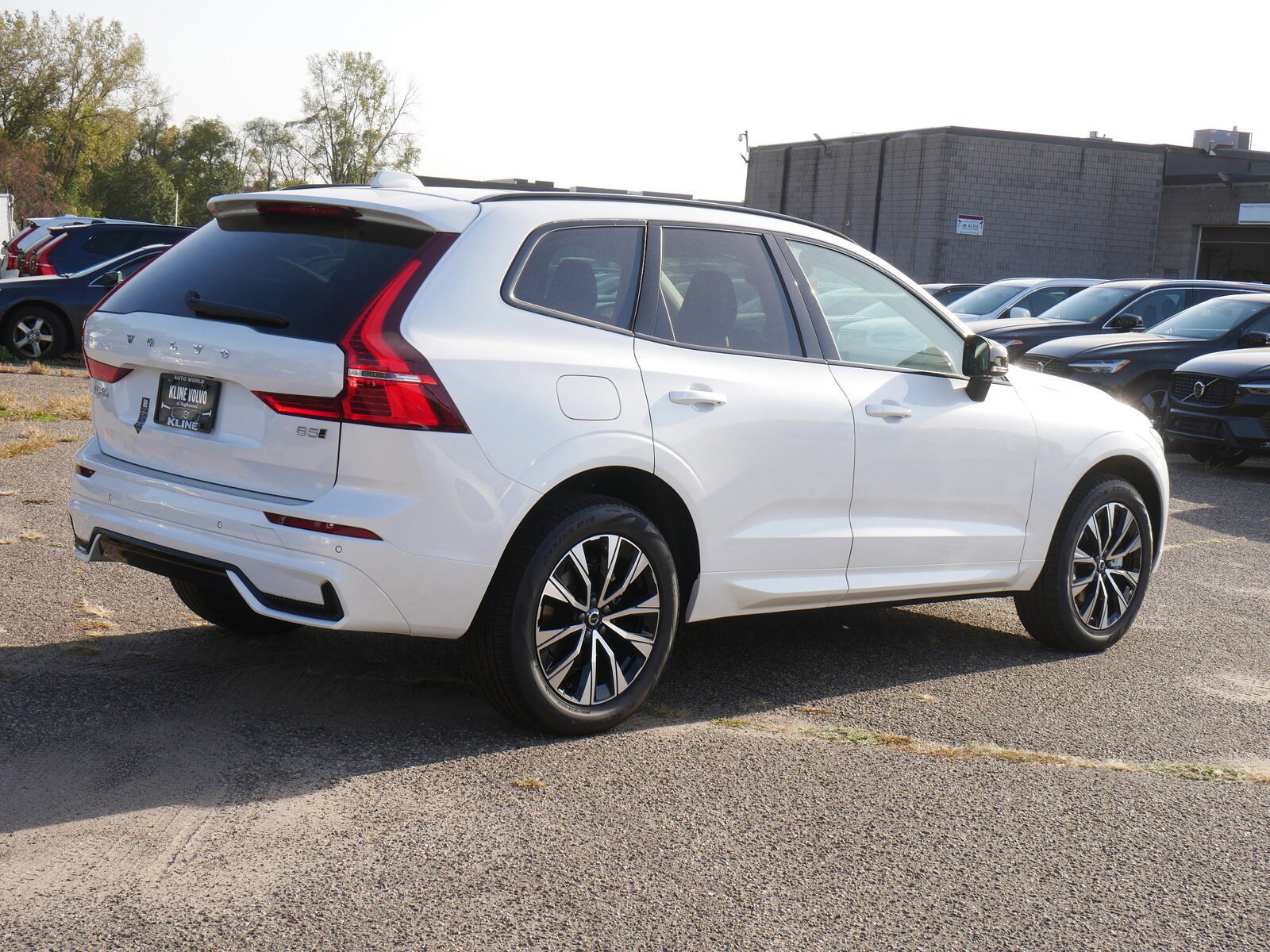 2025 Volvo XC60 B5 Core photo 3
