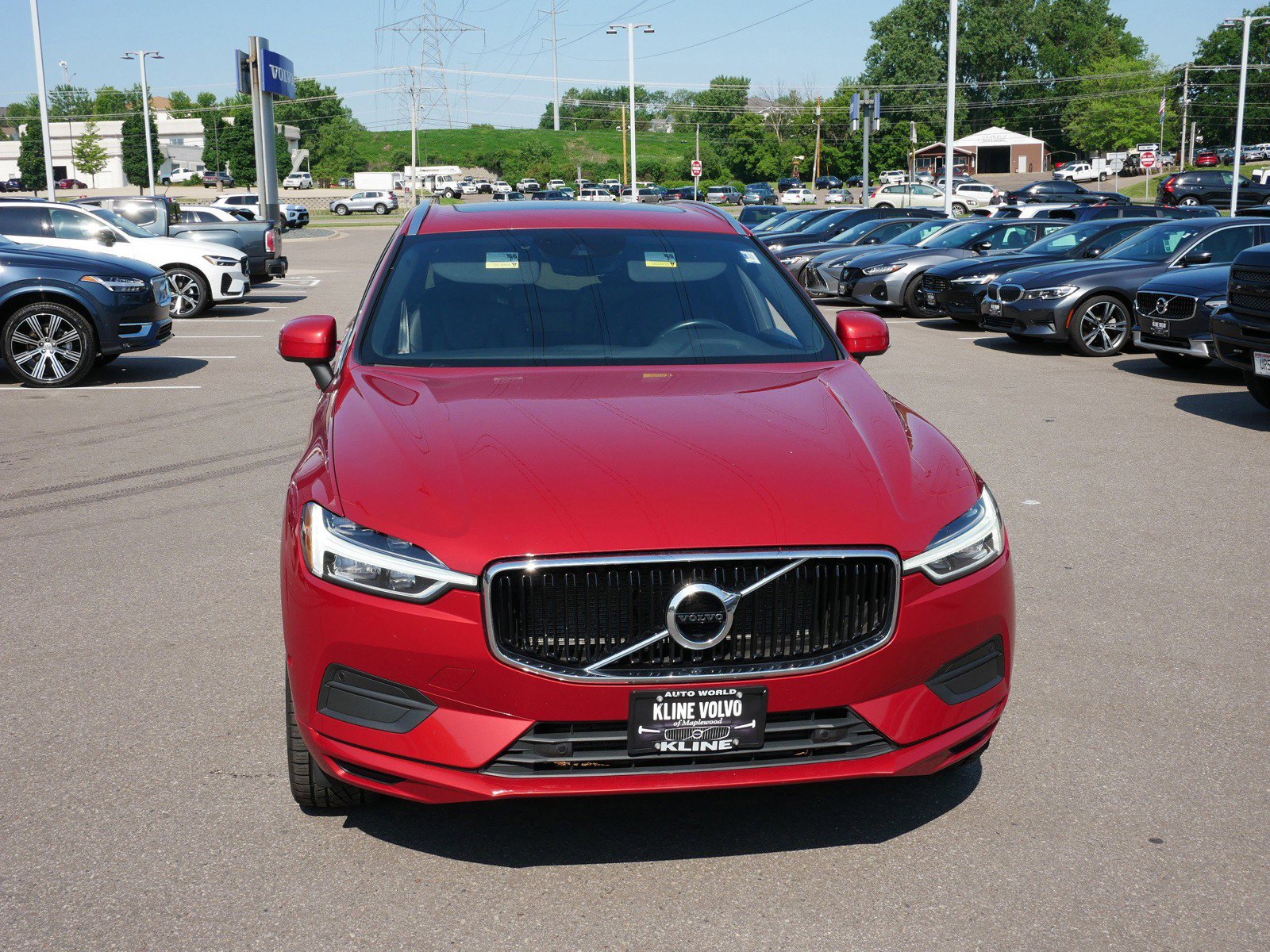 Used 2018 Volvo XC60 Momentum with VIN LYV102RK6JB105361 for sale in Maplewood, Minnesota