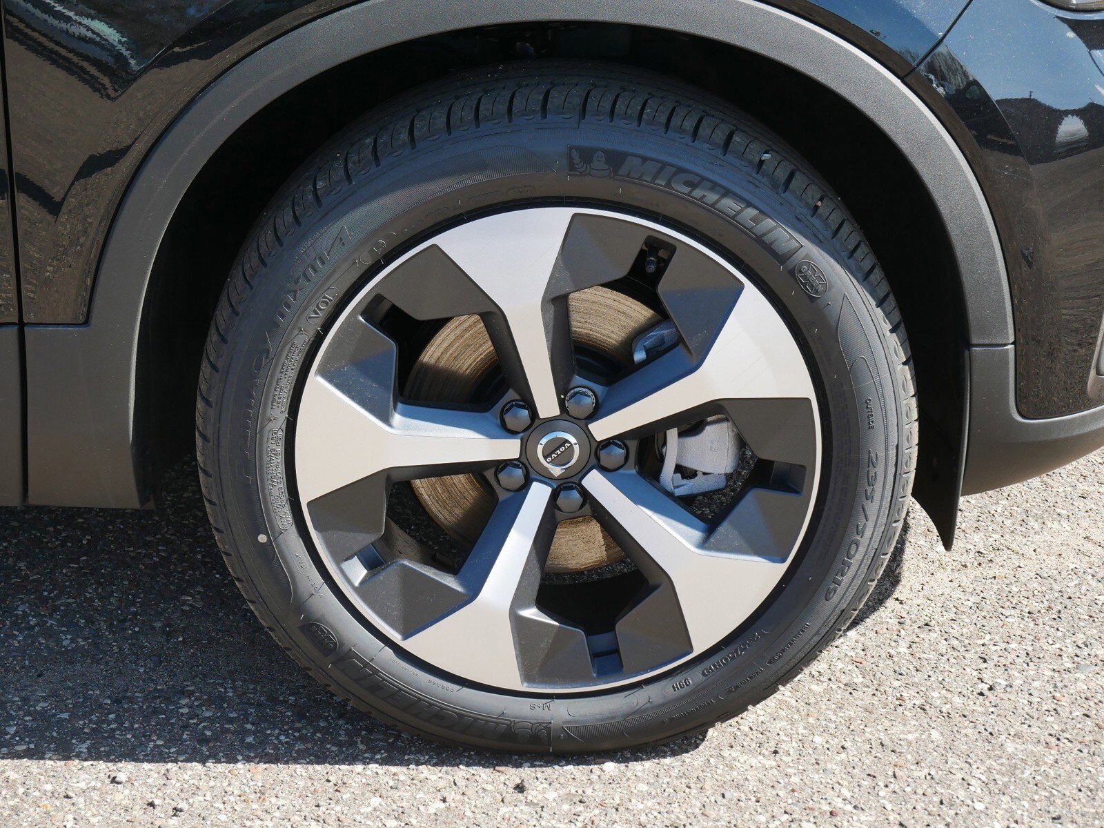 2025 Volvo XC40 Core photo 4