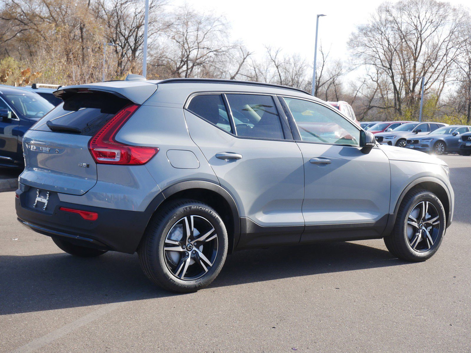 2026 Volvo XC40 Core photo 3