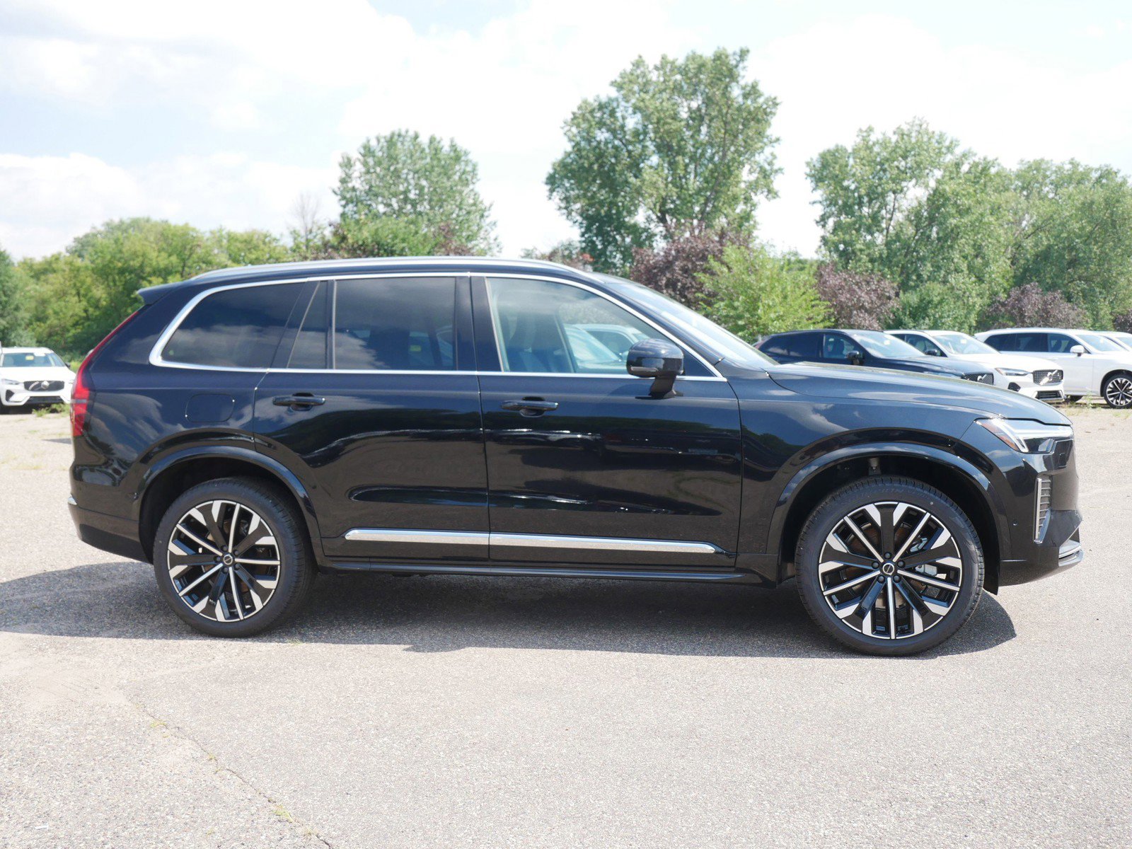 2025 Volvo XC90 Plus photo 2