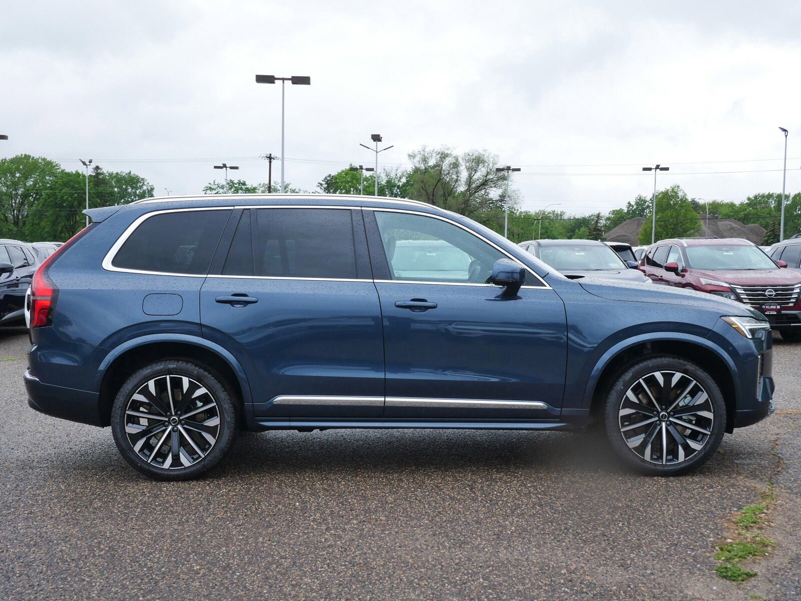 2025 Volvo XC90 T8 Core photo 2