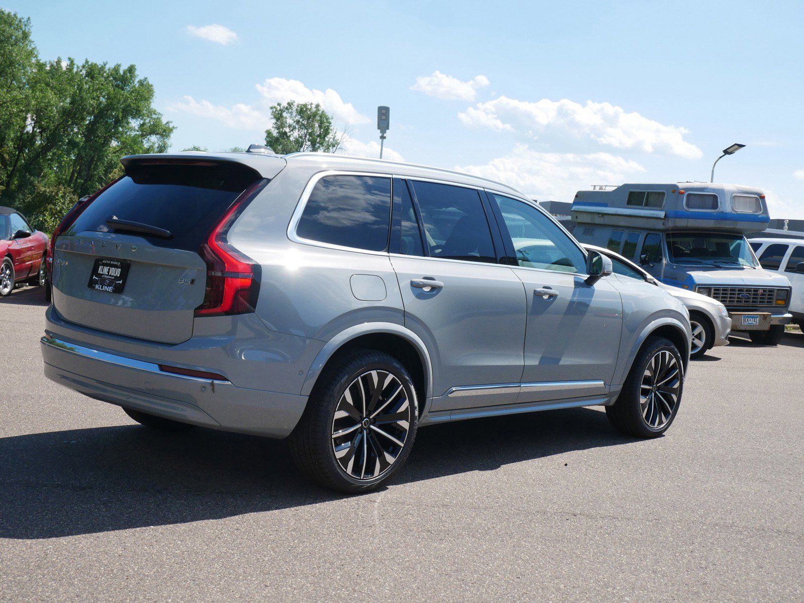 2026 Volvo XC90 B5 Plus AWD photo 3