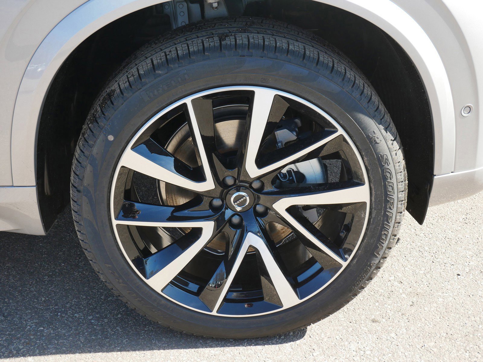 2025 Volvo XC90 Plus photo 4