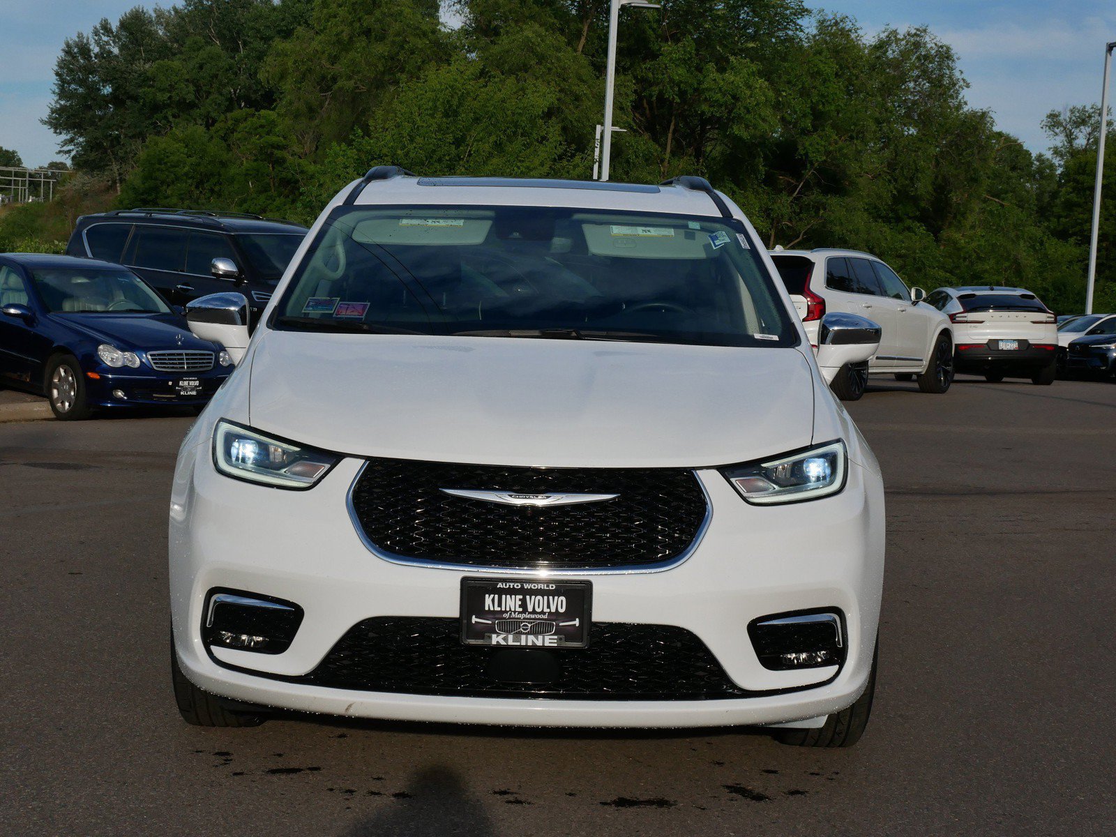 Used 2022 Chrysler Pacifica Limited with VIN 2C4RC3GG7NR184899 for sale in Maplewood, Minnesota
