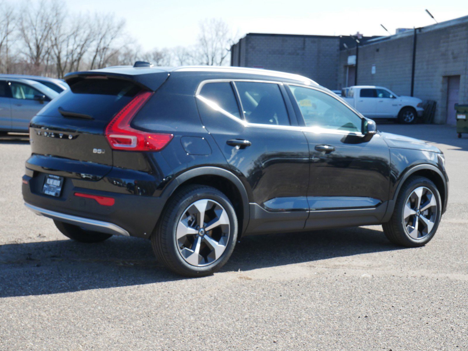 2025 Volvo XC40 Core photo 3