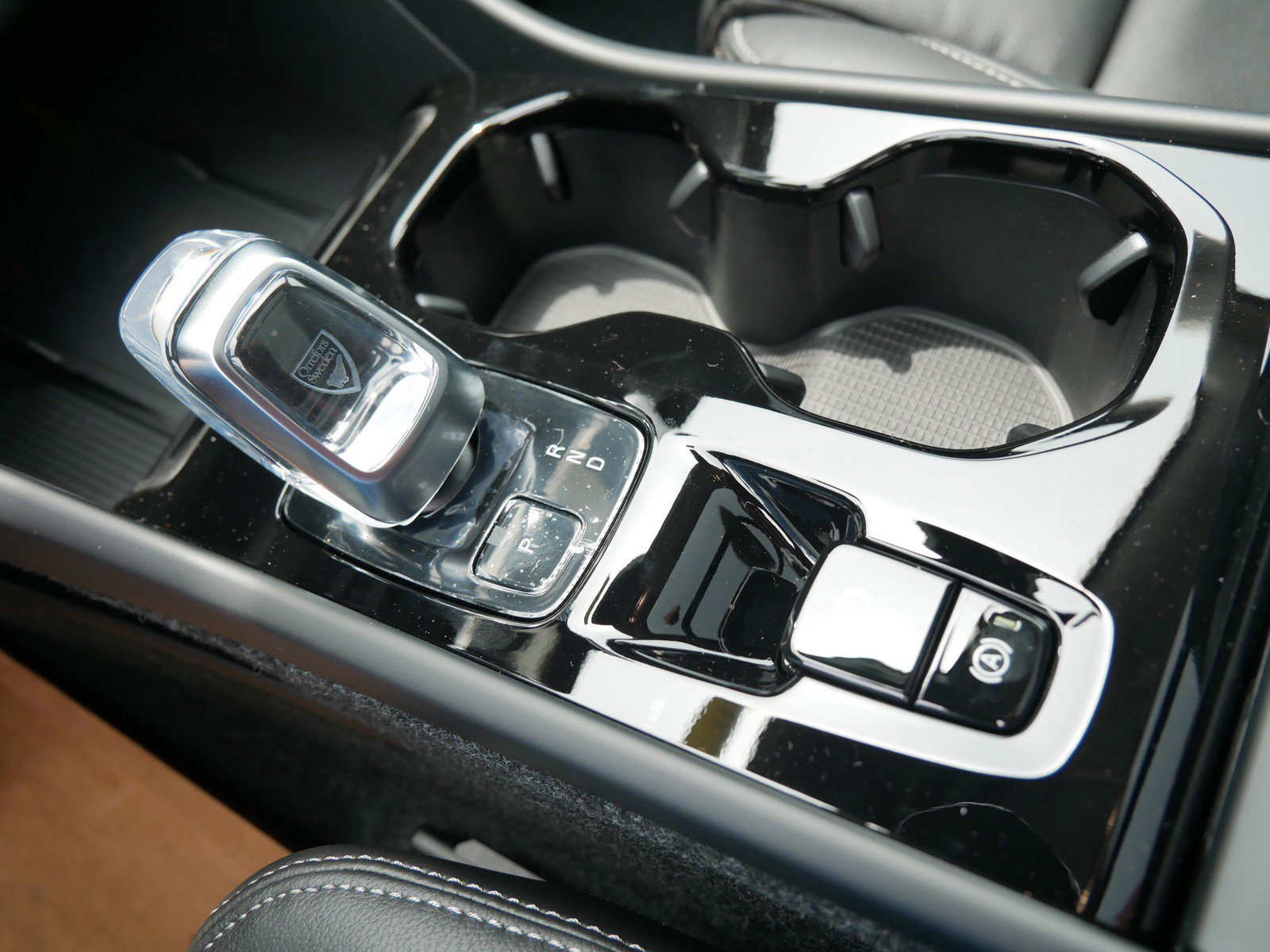 2026 Volvo XC40 Plus - Photo 9